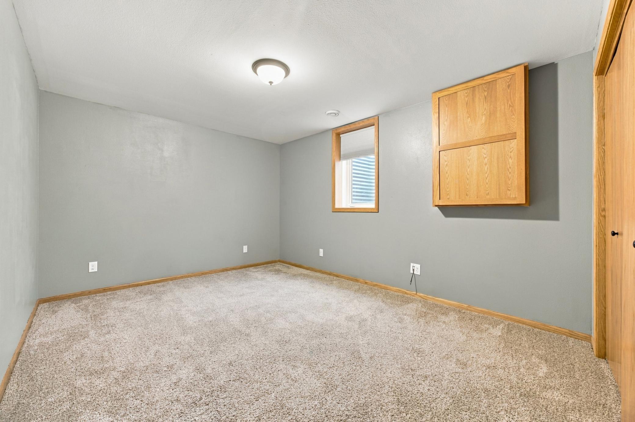 2003 single family home for sale at 1924 33rd Street S in Moorhead, MN — 5 bed, 3 bath (photo 18 of 28)