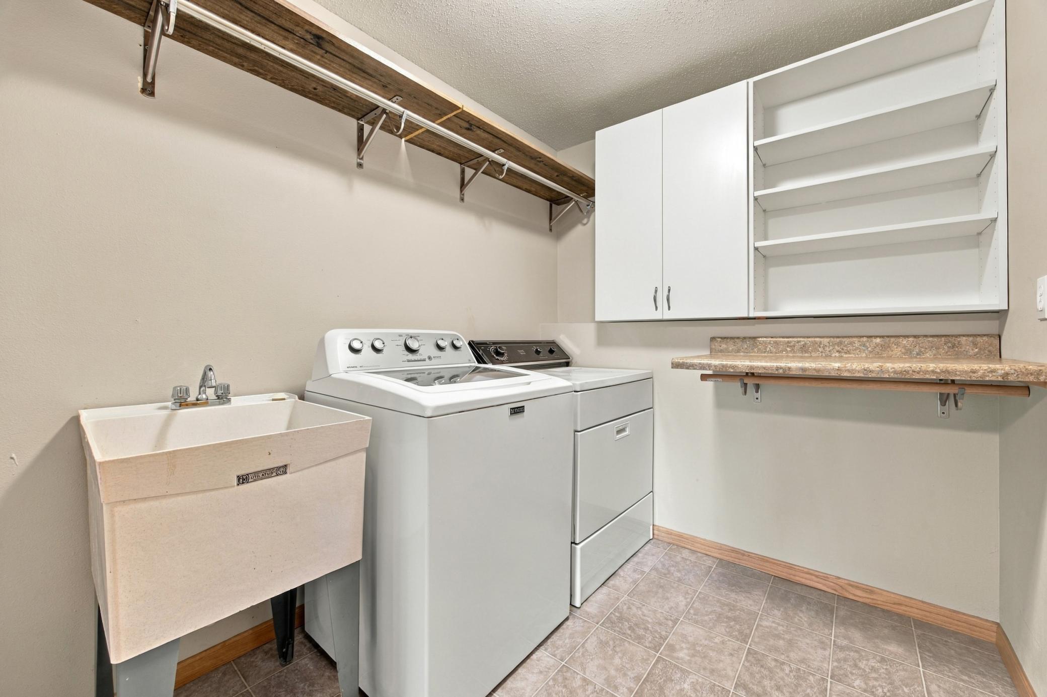 2003 single family home for sale at 1924 33rd Street S in Moorhead, MN — 5 bed, 3 bath (photo 20 of 28)