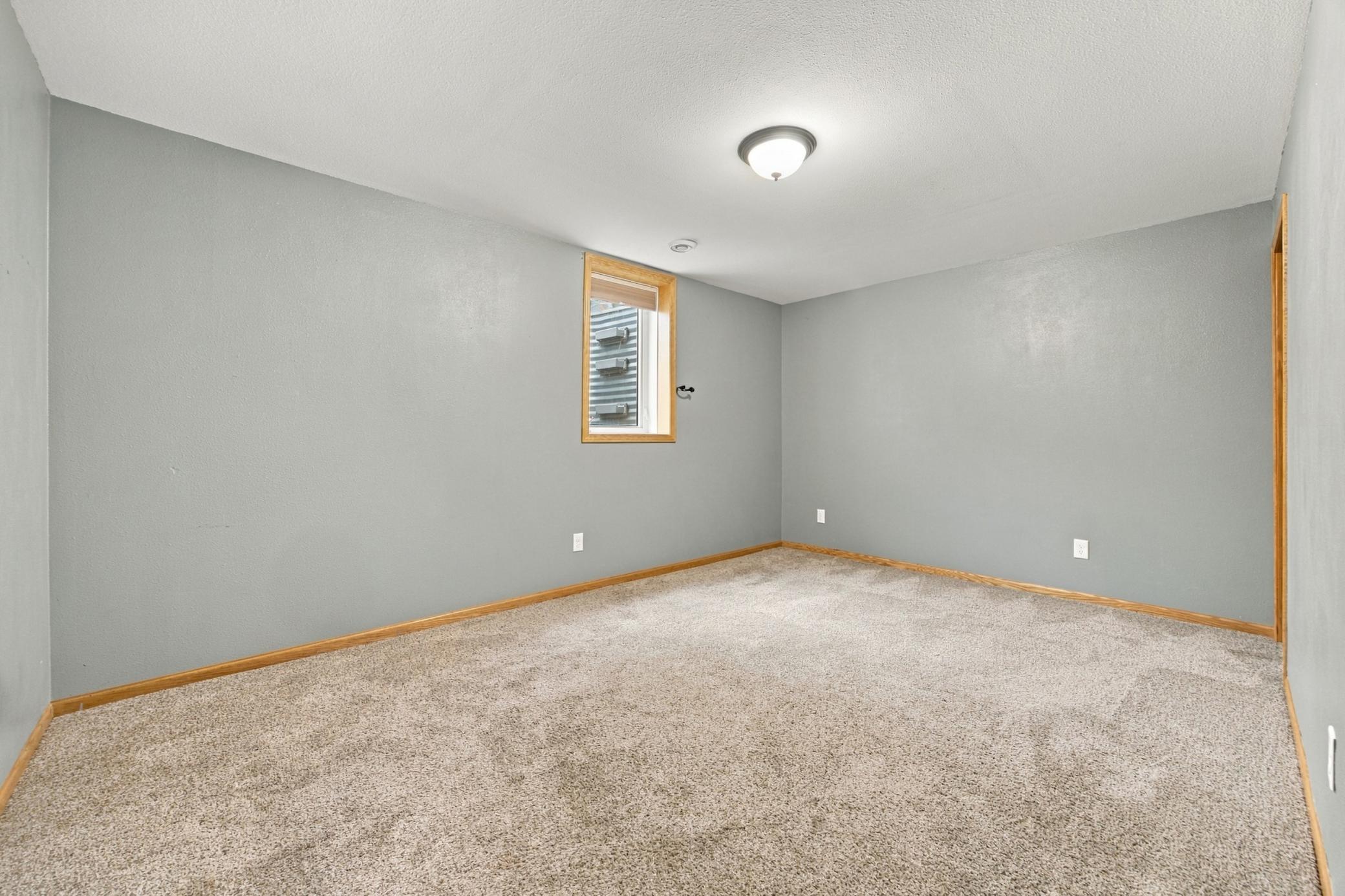 2003 single family home for sale at 1924 33rd Street S in Moorhead, MN — 5 bed, 3 bath (photo 21 of 28)