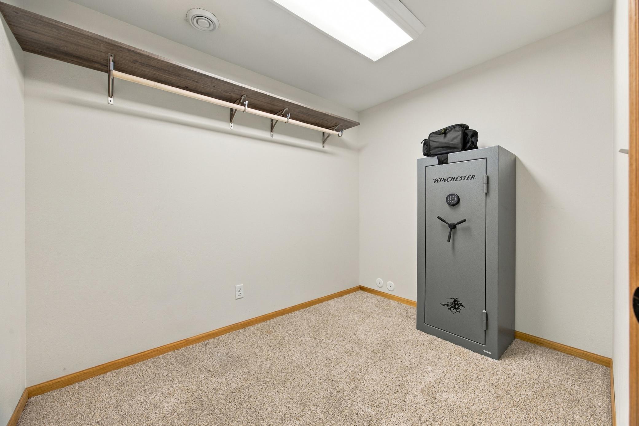 2003 single family home for sale at 1924 33rd Street S in Moorhead, MN — 5 bed, 3 bath (photo 22 of 28)