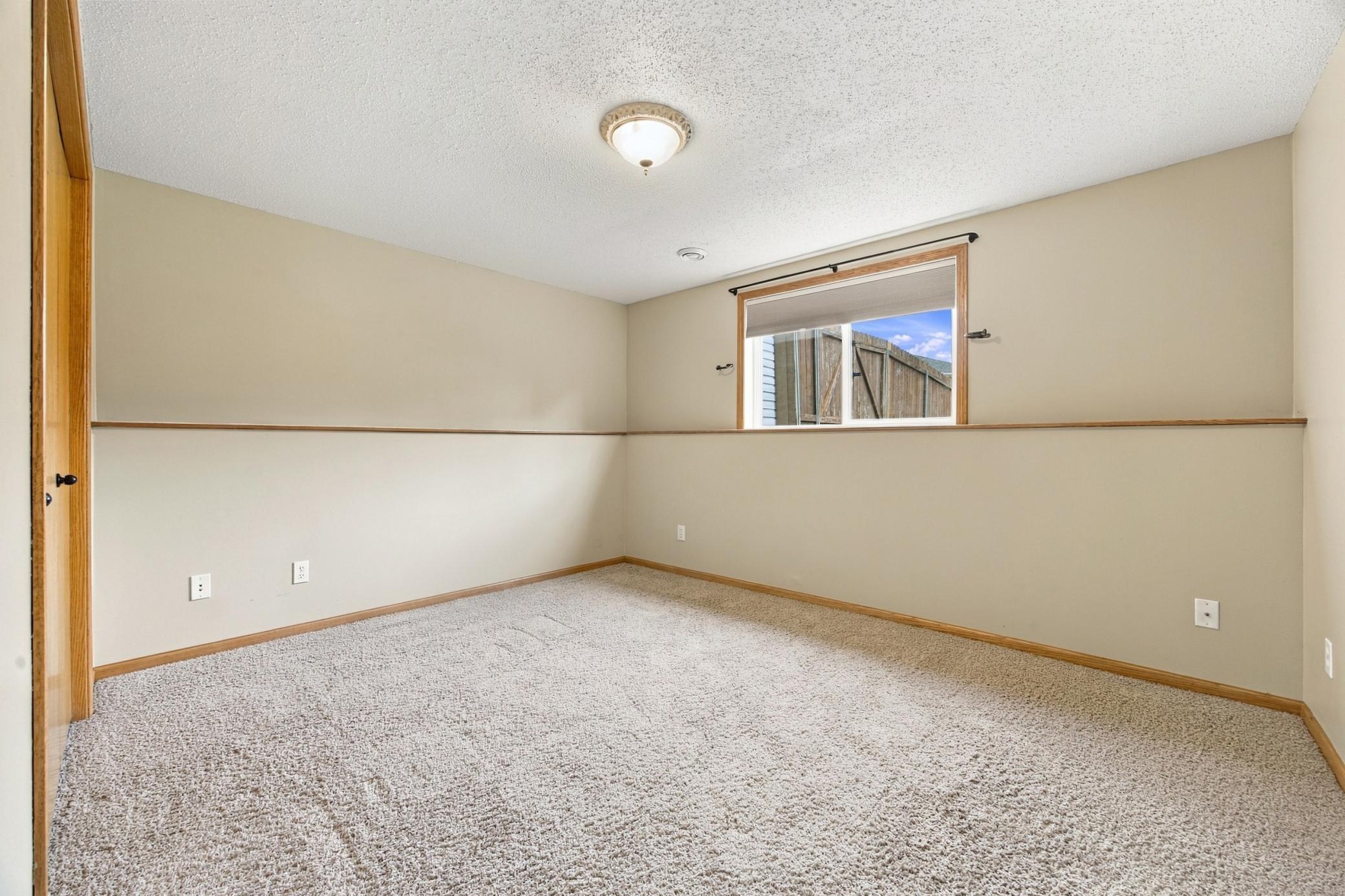 2003 single family home for sale at 1924 33rd Street S in Moorhead, MN — 5 bed, 3 bath (photo 23 of 28)