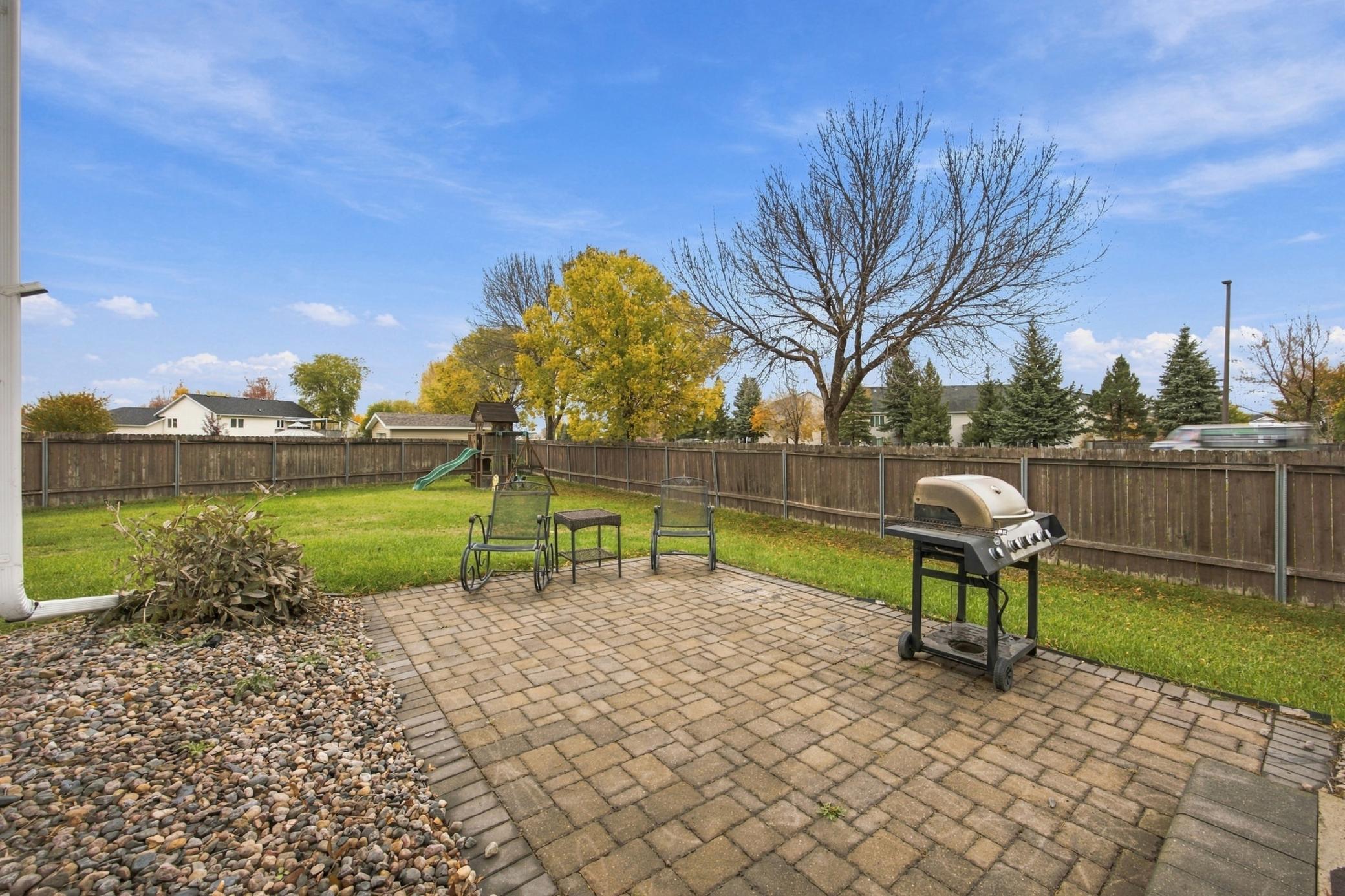 2003 single family home for sale at 1924 33rd Street S in Moorhead, MN — 5 bed, 3 bath (photo 25 of 28)