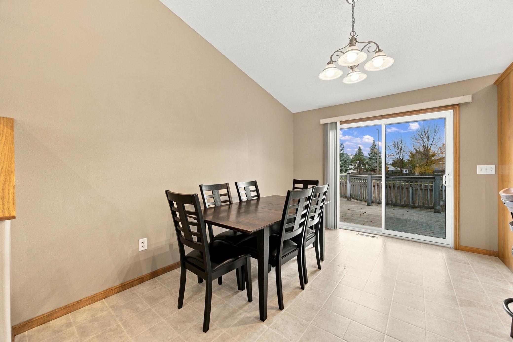 2003 single family home for sale at 1924 33rd Street S in Moorhead, MN — 5 bed, 3 bath (photo 8 of 28)