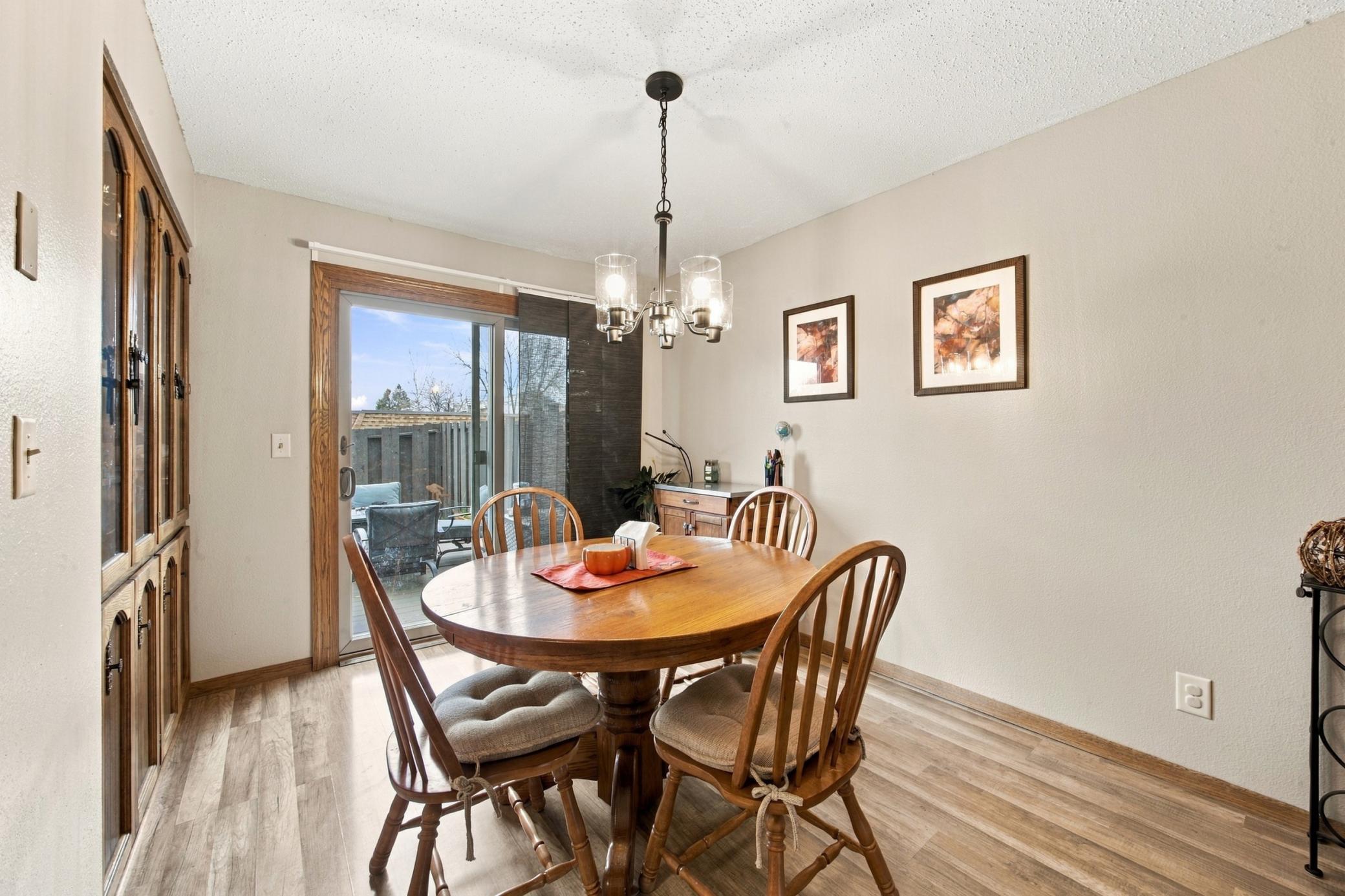 1978 townhouse for sale at 1402 E Gateway Circle S in Fargo, ND — 2 bed, 2 bath (photo 11 of 41)
