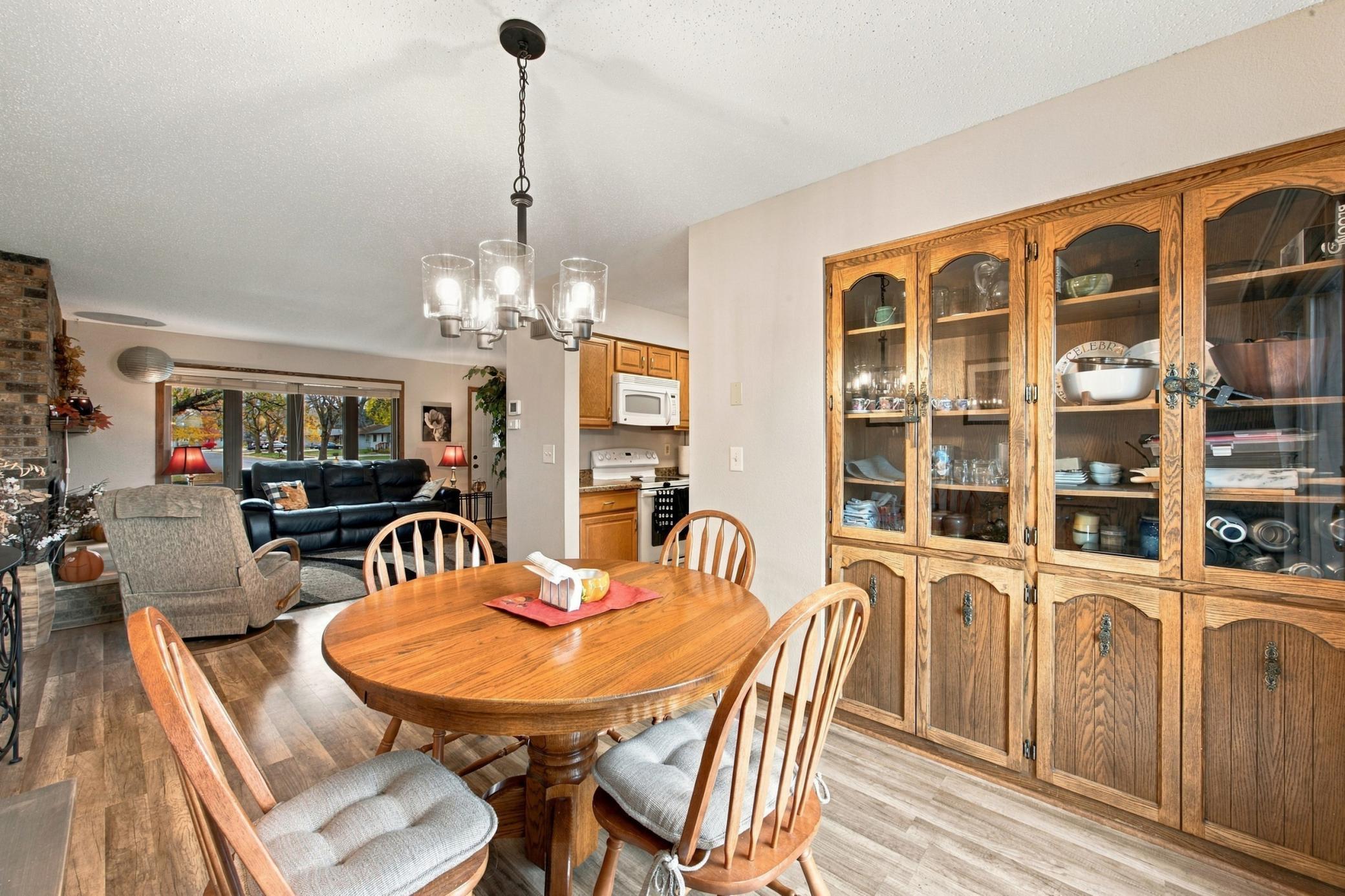 1978 townhouse for sale at 1402 E Gateway Circle S in Fargo, ND — 2 bed, 2 bath (photo 12 of 41)