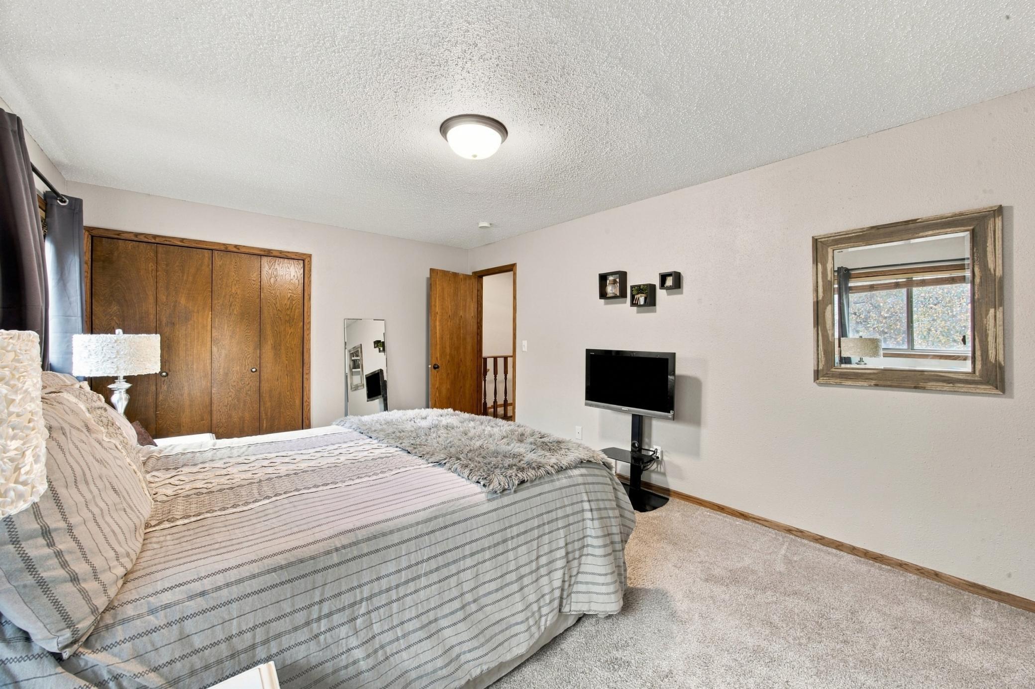 1978 townhouse for sale at 1402 E Gateway Circle S in Fargo, ND — 2 bed, 2 bath (photo 15 of 41)