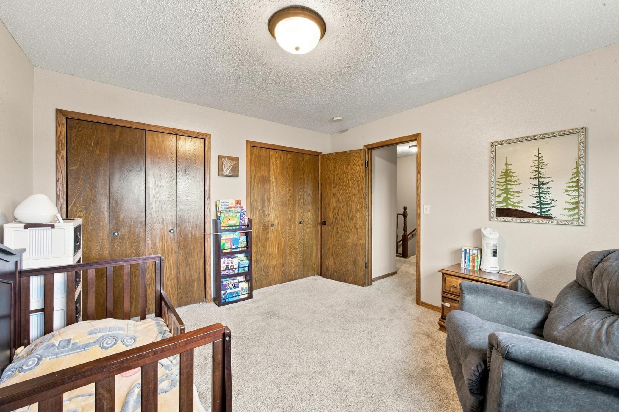 1978 townhouse for sale at 1402 E Gateway Circle S in Fargo, ND — 2 bed, 2 bath (photo 17 of 41)