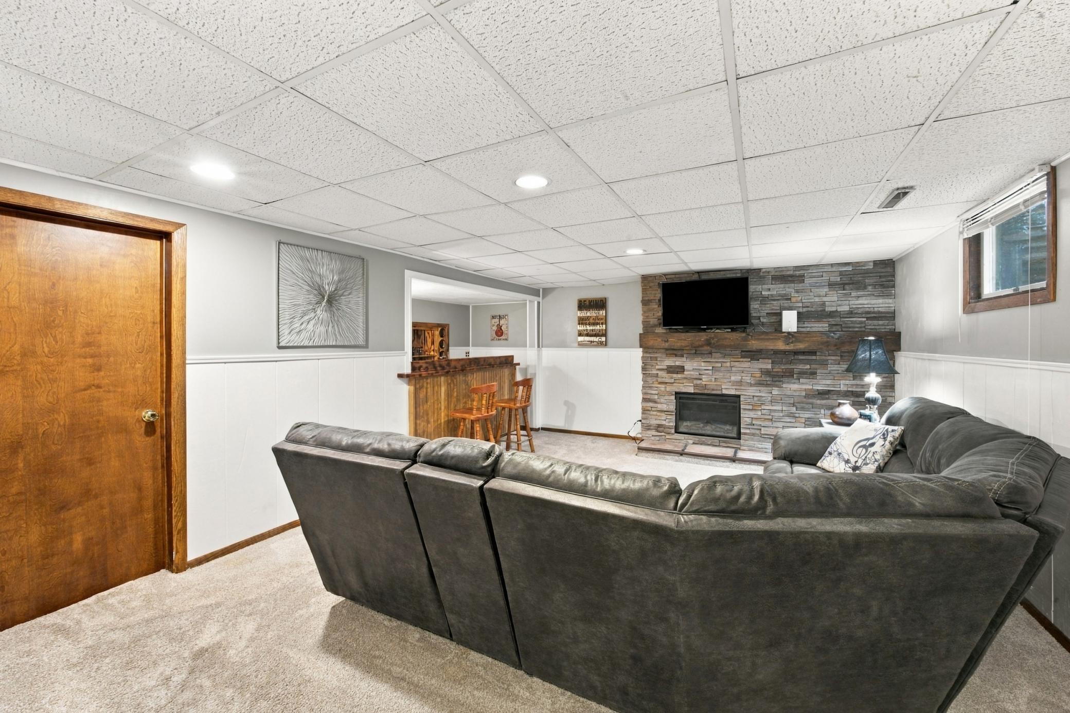 1978 townhouse for sale at 1402 E Gateway Circle S in Fargo, ND — 2 bed, 2 bath (photo 19 of 41)