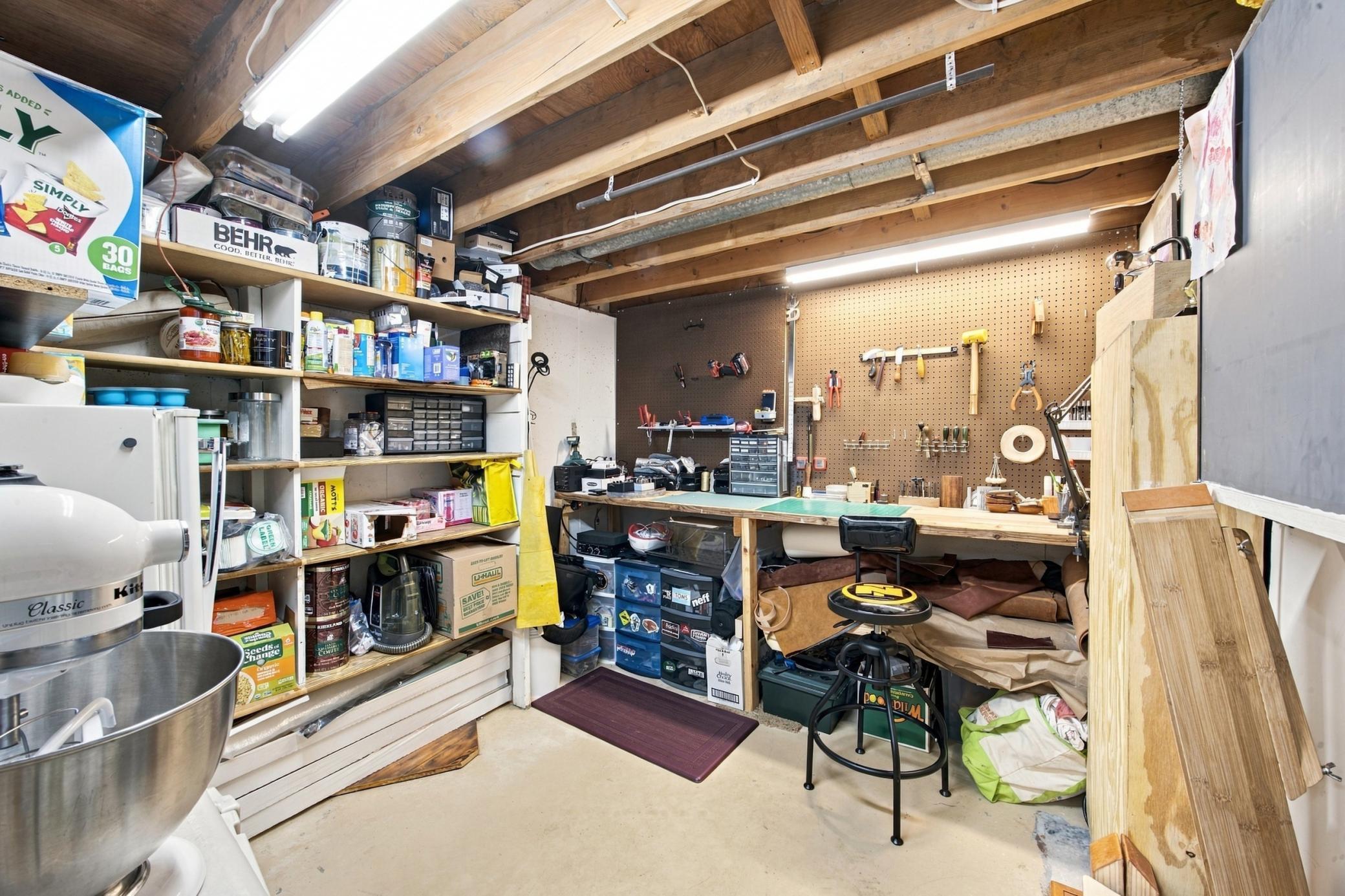 1978 townhouse for sale at 1402 E Gateway Circle S in Fargo, ND — 2 bed, 2 bath (photo 22 of 41)