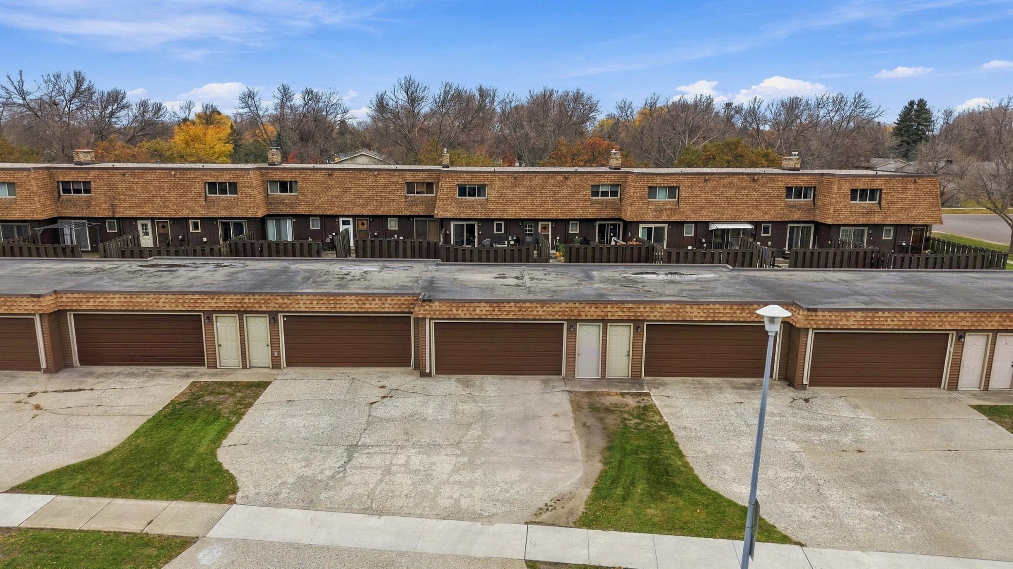 1978 townhouse for sale at 1402 E Gateway Circle S in Fargo, ND — 2 bed, 2 bath (photo 31 of 41)