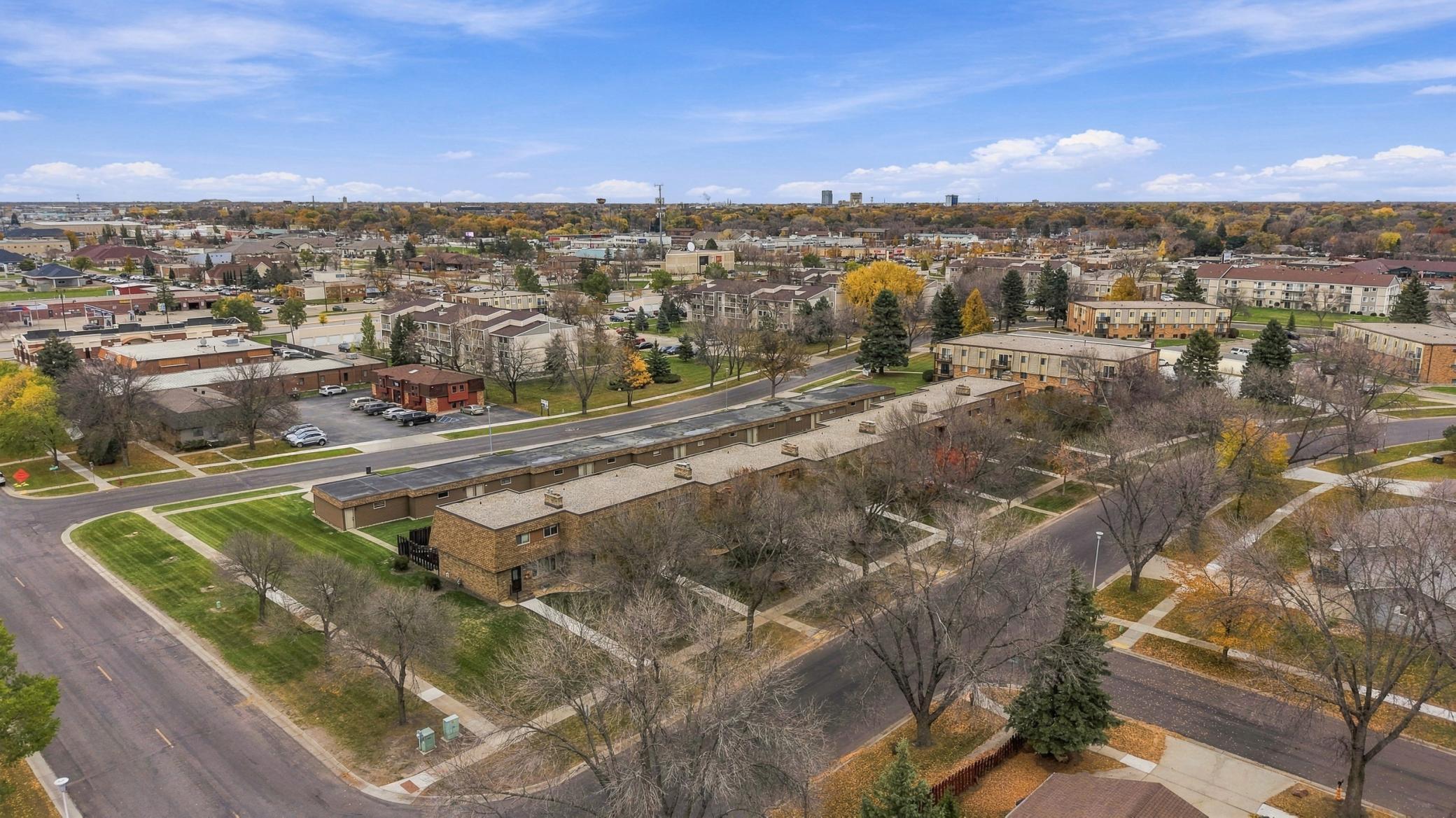 1978 townhouse for sale at 1402 E Gateway Circle S in Fargo, ND — 2 bed, 2 bath (photo 34 of 41)