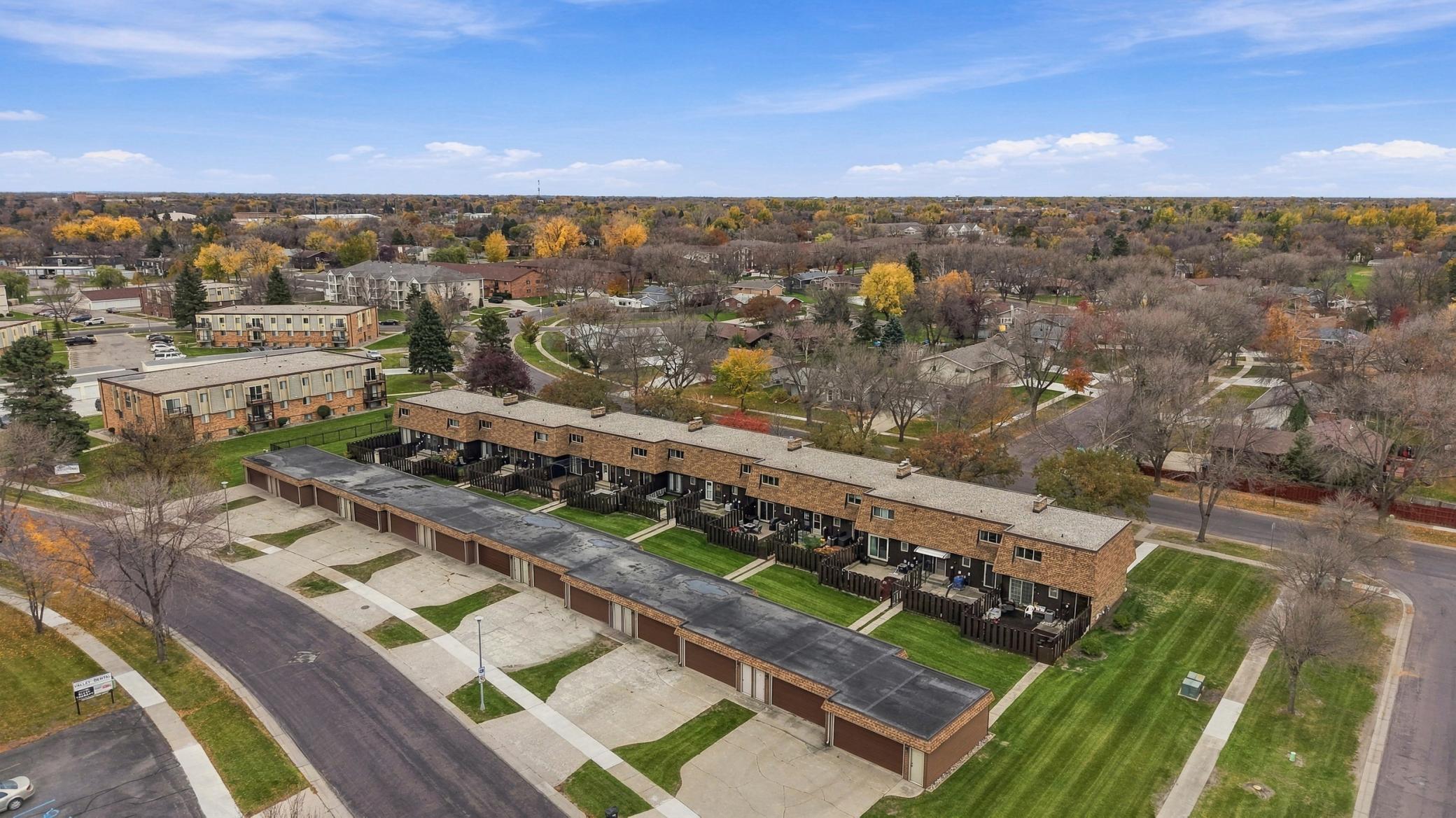 1978 townhouse for sale at 1402 E Gateway Circle S in Fargo, ND — 2 bed, 2 bath (photo 36 of 41)