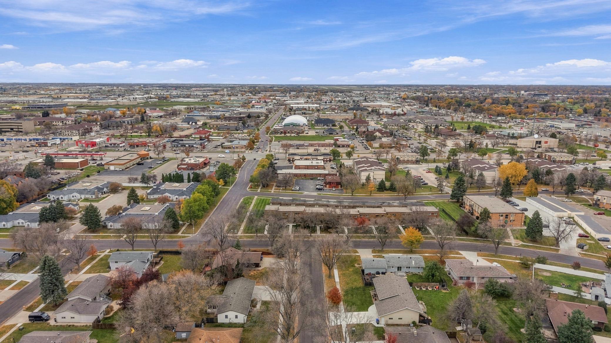 1978 townhouse for sale at 1402 E Gateway Circle S in Fargo, ND — 2 bed, 2 bath (photo 37 of 41)