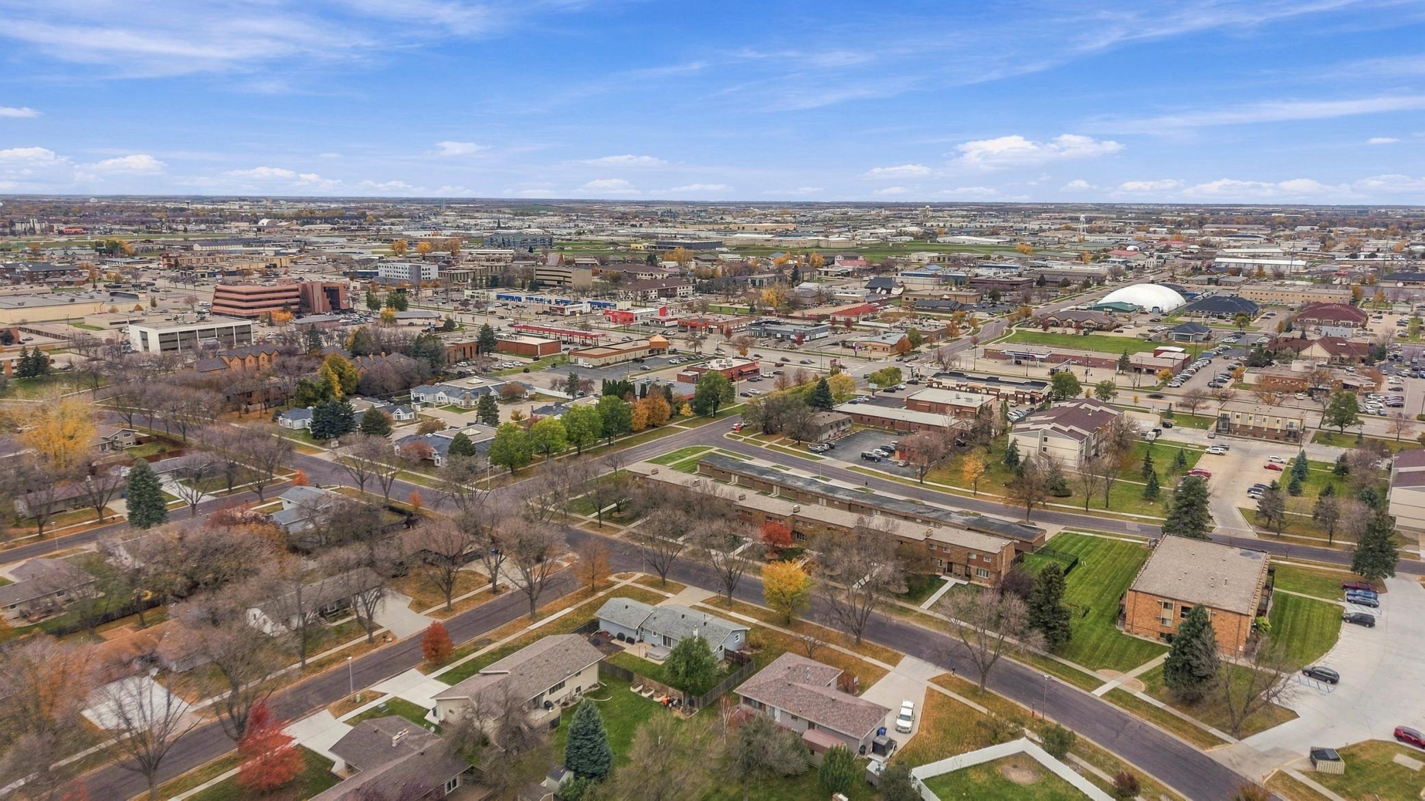 1978 townhouse for sale at 1402 E Gateway Circle S in Fargo, ND — 2 bed, 2 bath (photo 38 of 41)