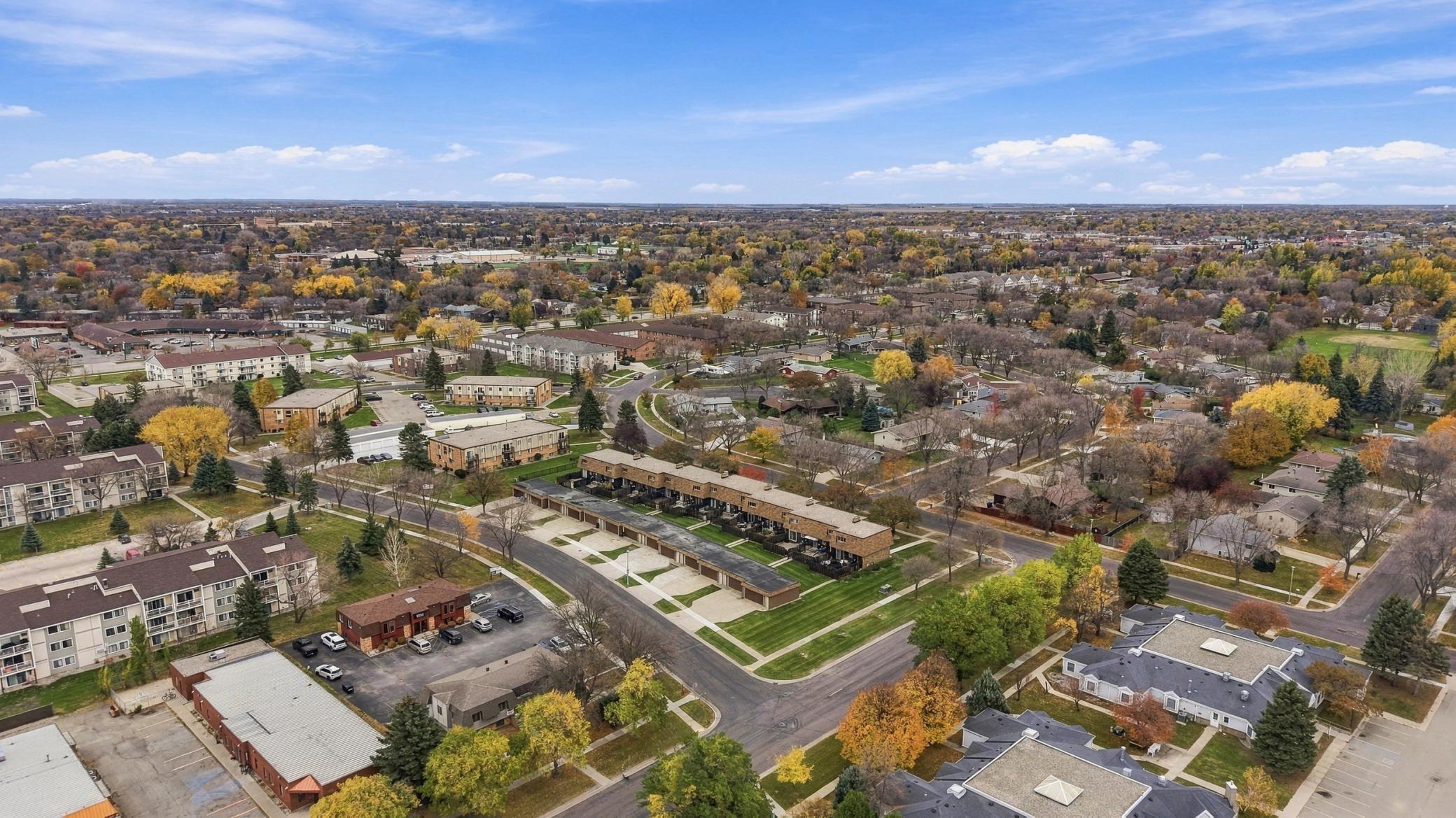 1978 townhouse for sale at 1402 E Gateway Circle S in Fargo, ND — 2 bed, 2 bath (photo 39 of 41)