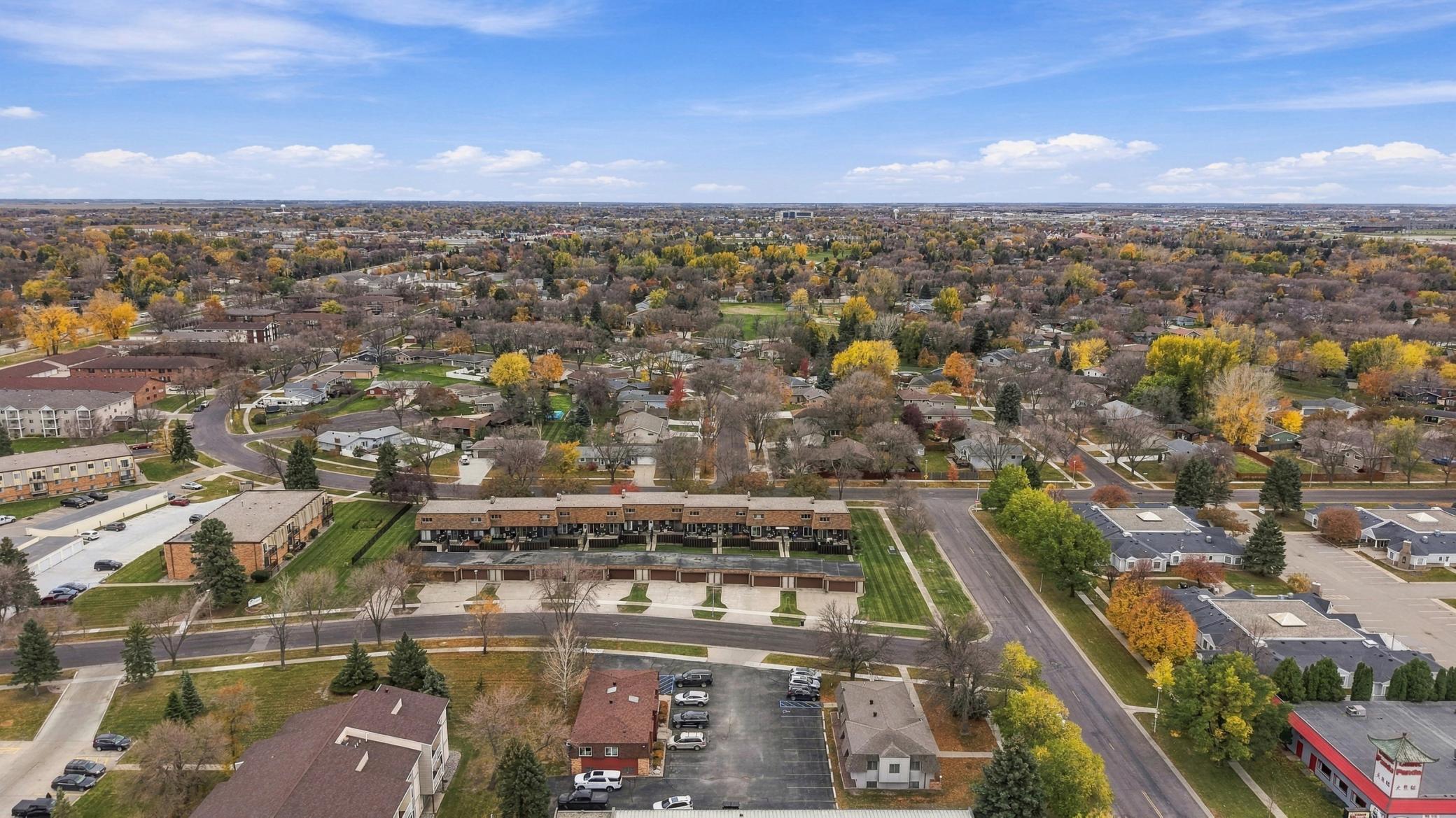 1978 townhouse for sale at 1402 E Gateway Circle S in Fargo, ND — 2 bed, 2 bath (photo 40 of 41)