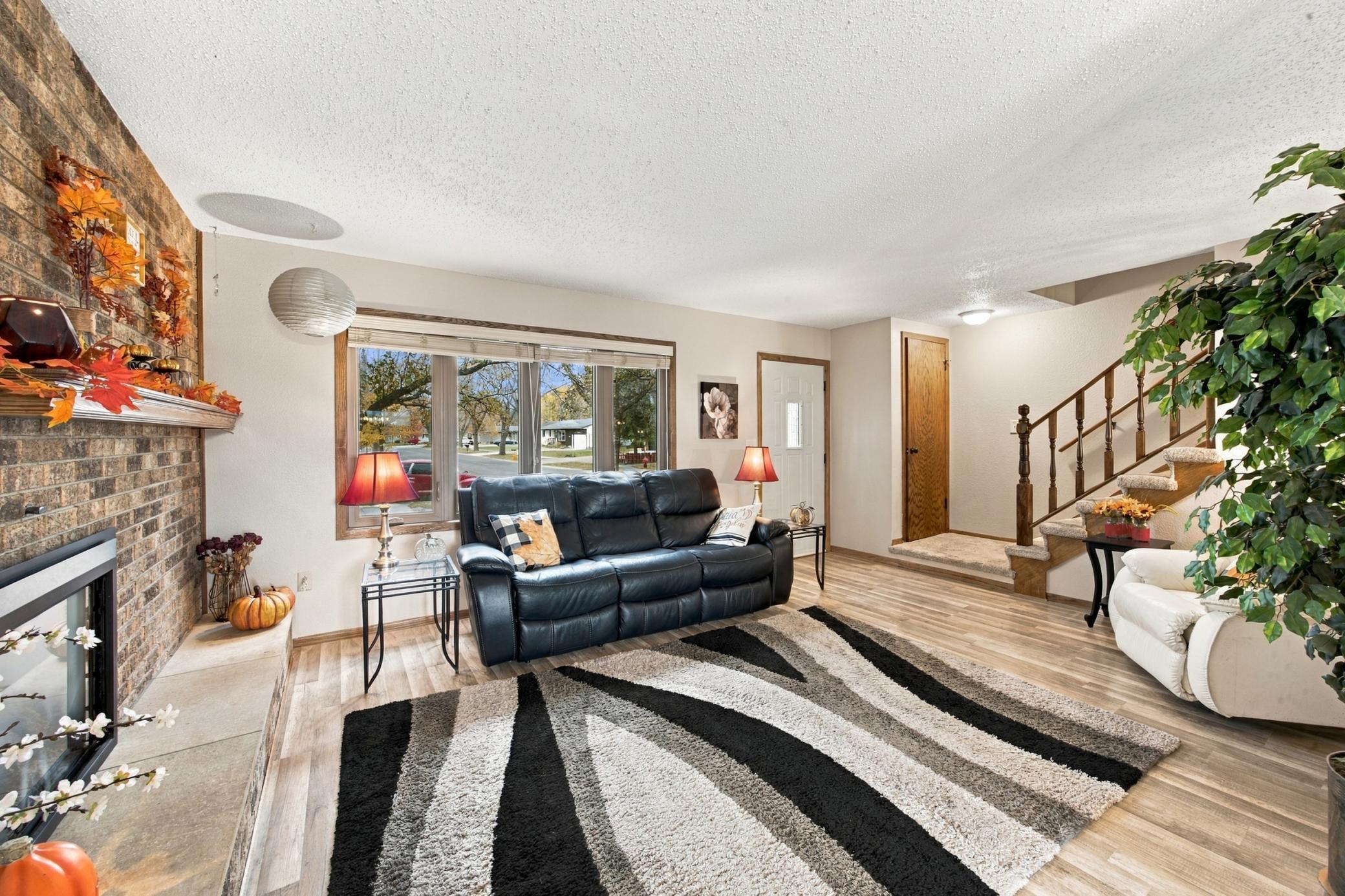 1978 townhouse for sale at 1402 E Gateway Circle S in Fargo, ND — 2 bed, 2 bath (photo 7 of 41)