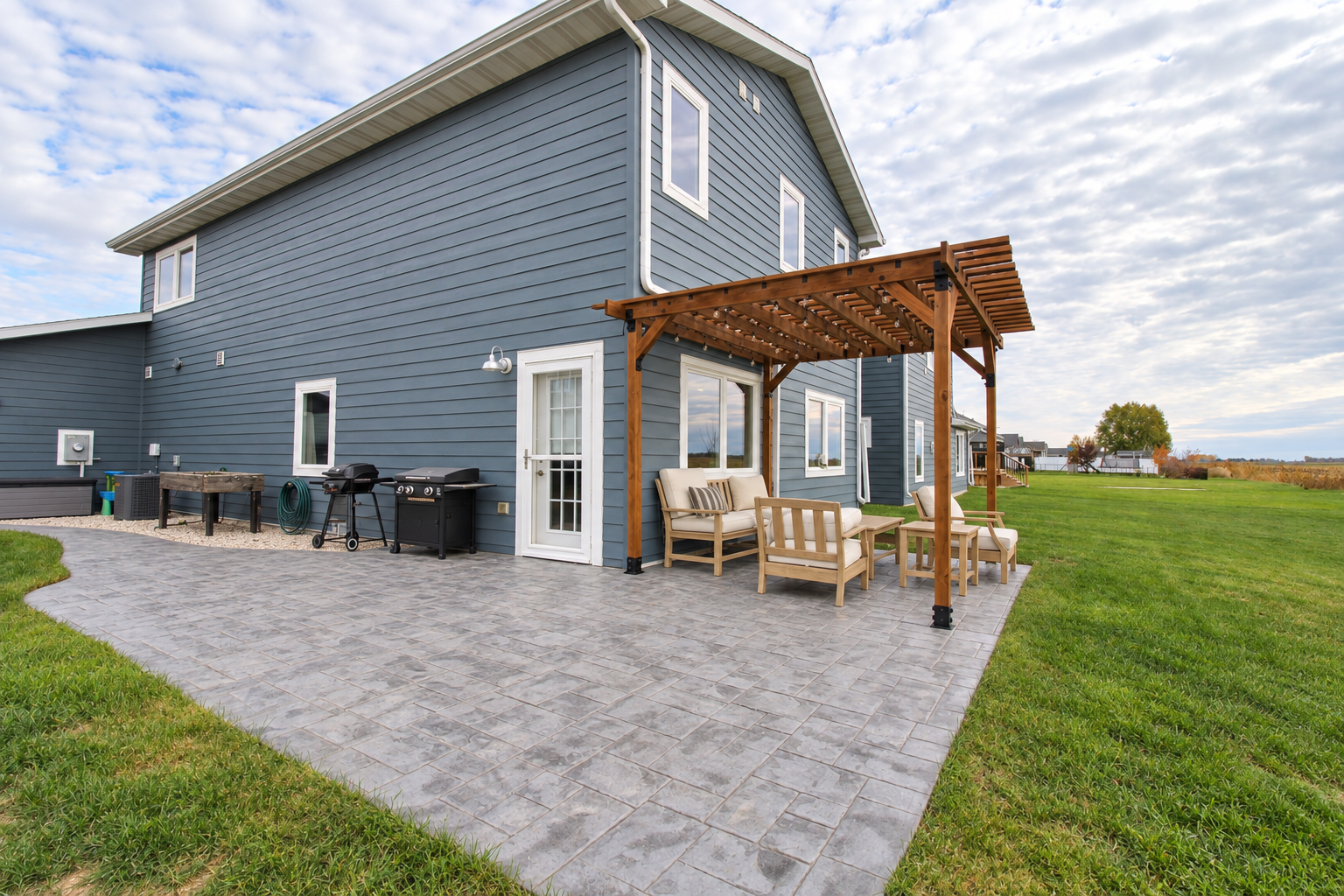 2019 single family home for sale at 1051 46th Avenue S in Moorhead, MN — 3 bed, 3 bath (photo 35 of 39)