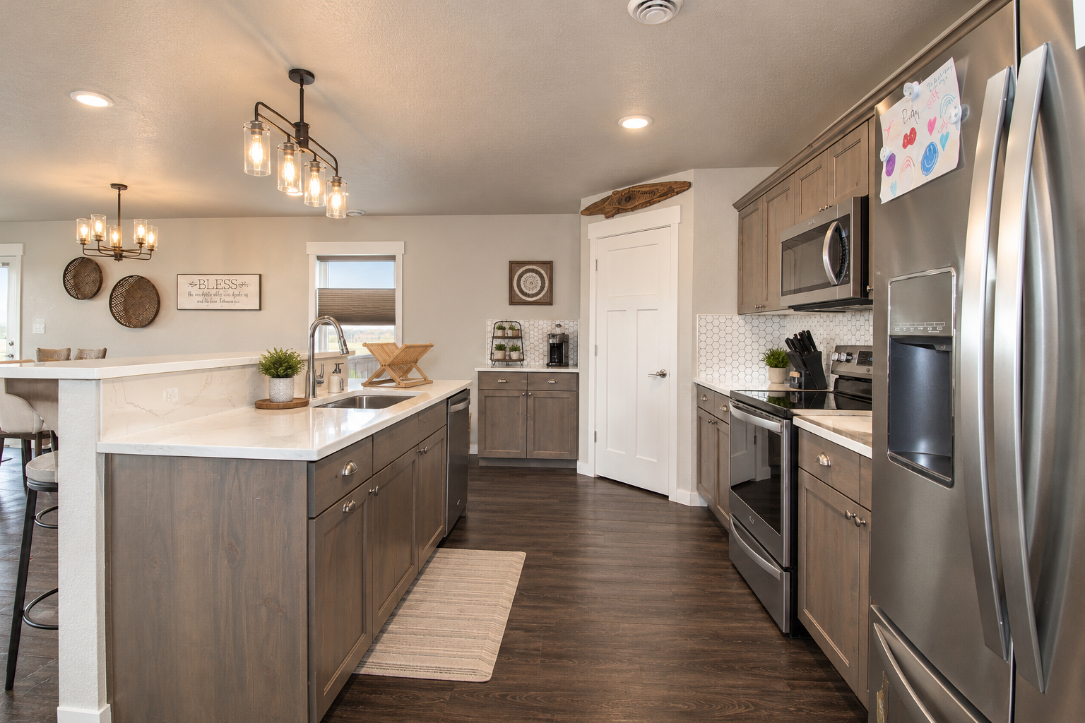 2019 single family home for sale at 1051 46th Avenue S in Moorhead, MN — 3 bed, 3 bath (photo 8 of 39)