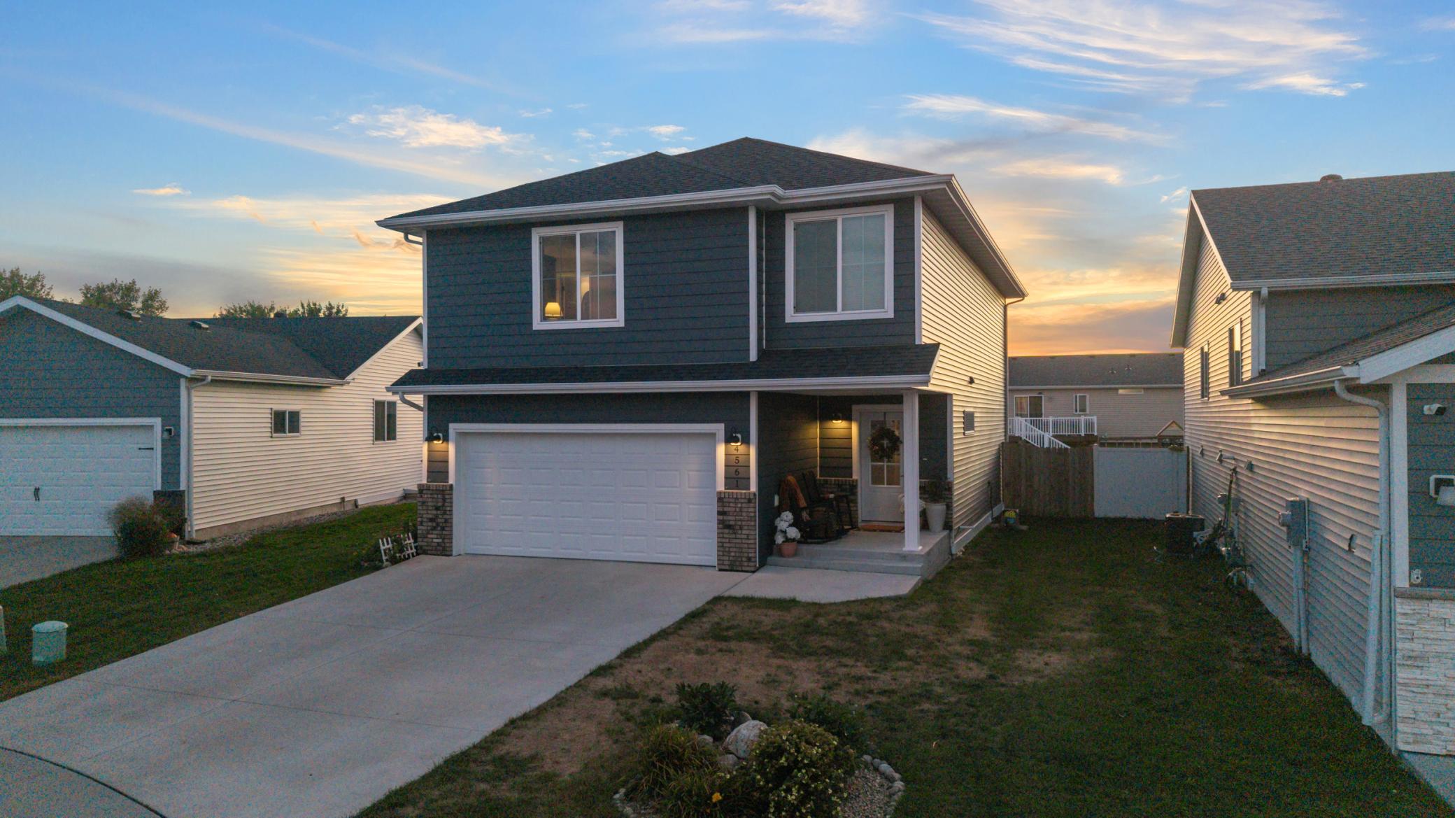 2018 single family home for sale at 4561 17th Street S in Moorhead, MN — 3 bed, 3 bath (photo 3 of 30)