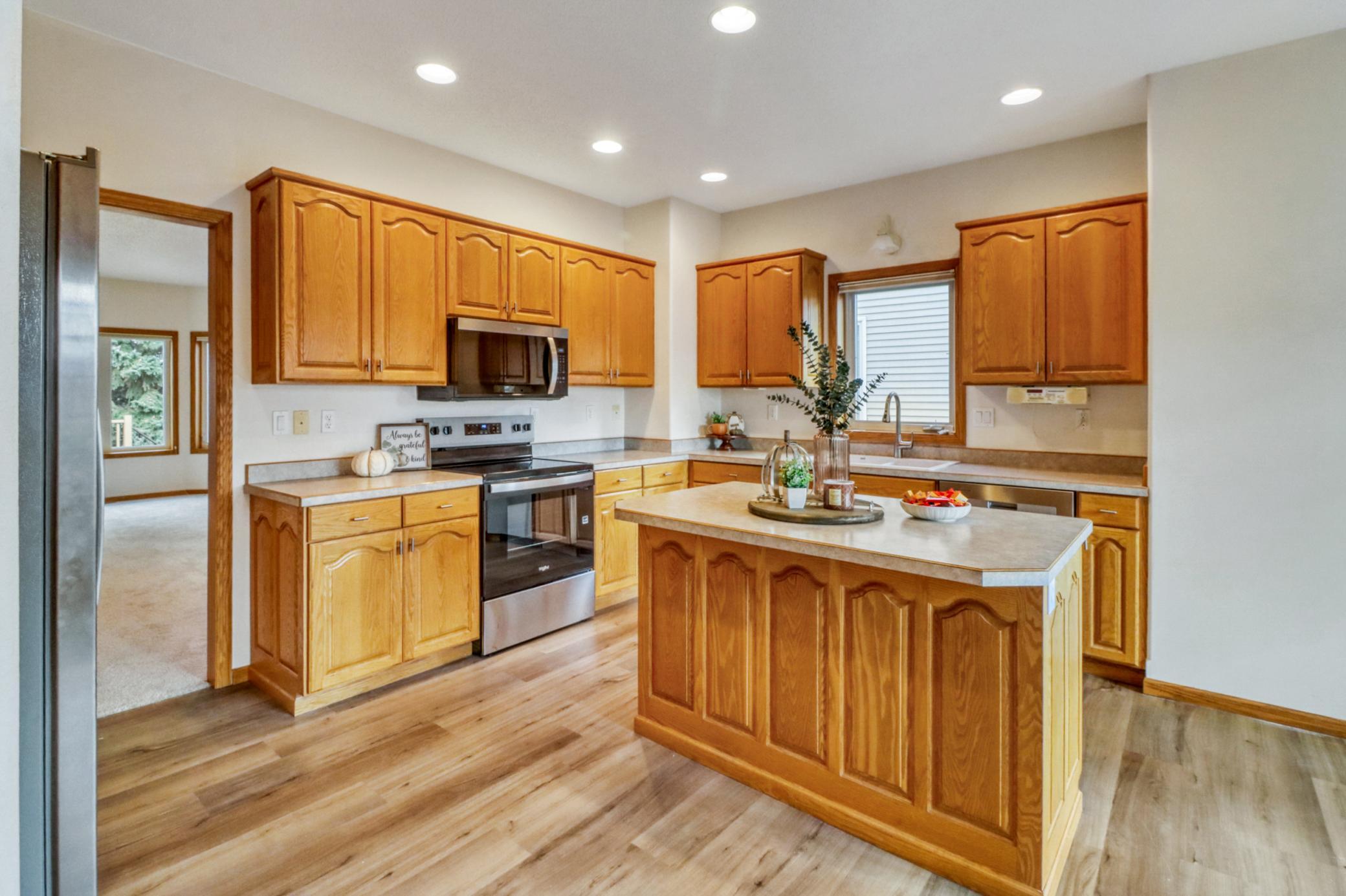 1999 twin home for sale at 318 44th Avenue S in Moorhead, MN — 5 bed, 3 bath (photo 11 of 71)