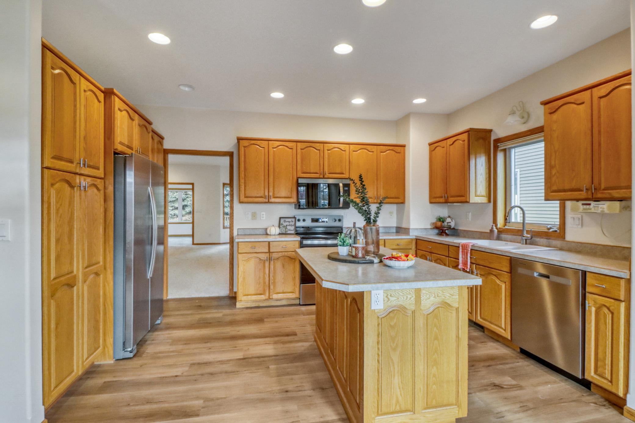 1999 twin home for sale at 318 44th Avenue S in Moorhead, MN — 5 bed, 3 bath (photo 12 of 71)