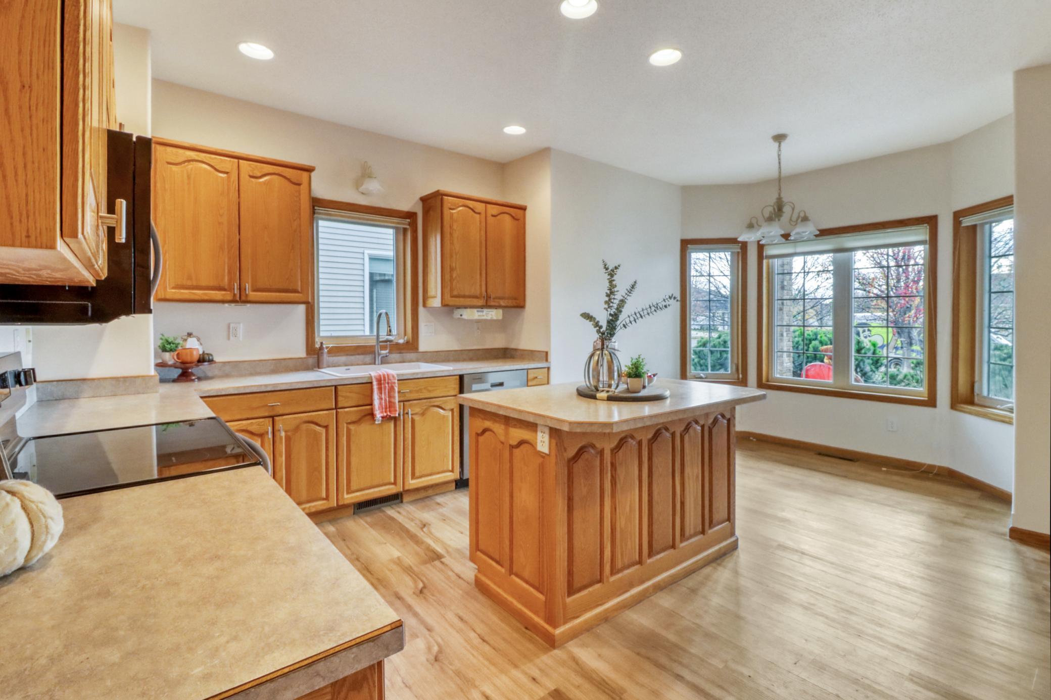 1999 twin home for sale at 318 44th Avenue S in Moorhead, MN — 5 bed, 3 bath (photo 13 of 71)