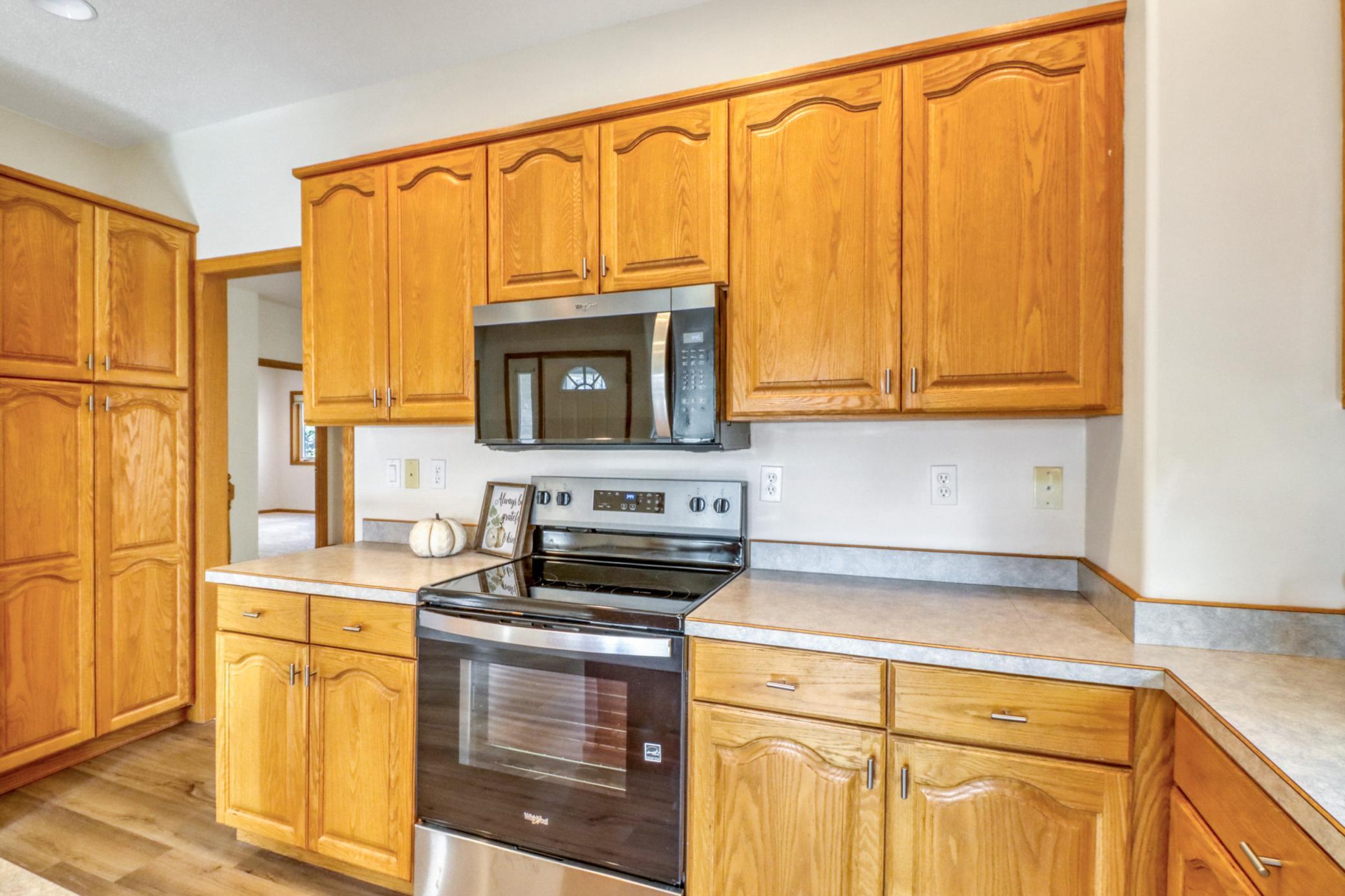 1999 twin home for sale at 318 44th Avenue S in Moorhead, MN — 5 bed, 3 bath (photo 19 of 71)