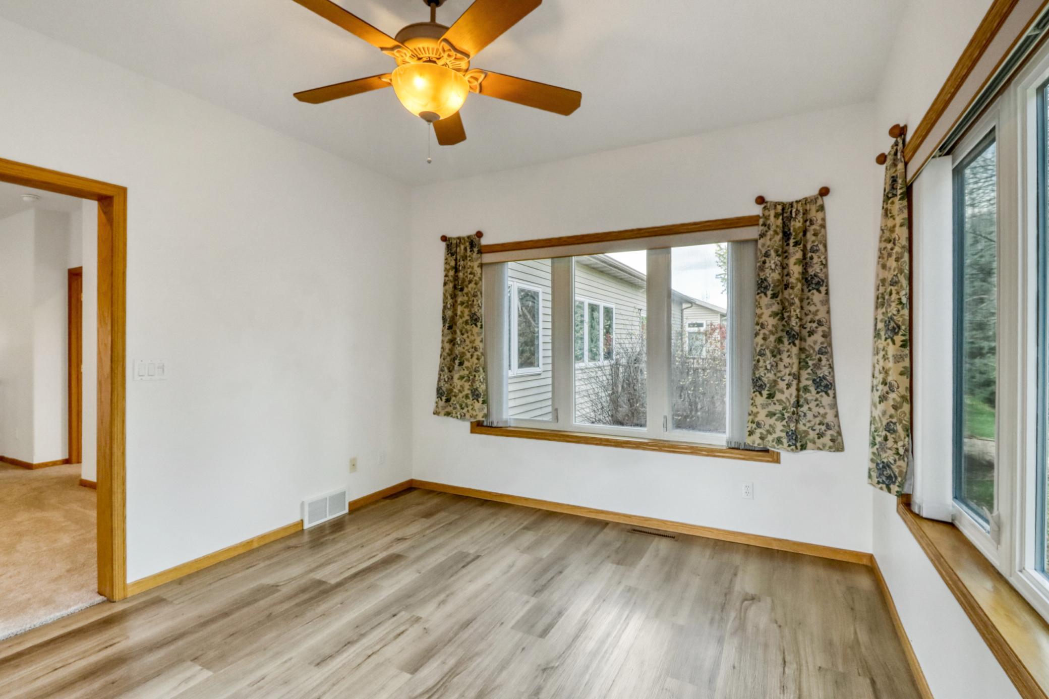 1999 twin home for sale at 318 44th Avenue S in Moorhead, MN — 5 bed, 3 bath (photo 31 of 71)