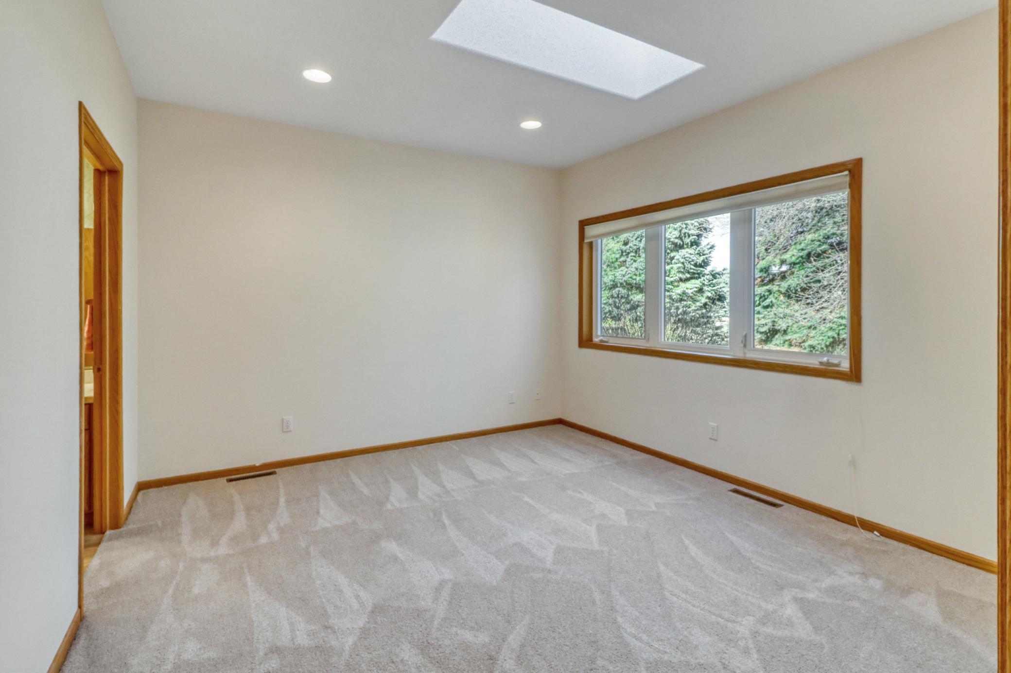 1999 twin home for sale at 318 44th Avenue S in Moorhead, MN — 5 bed, 3 bath (photo 32 of 71)