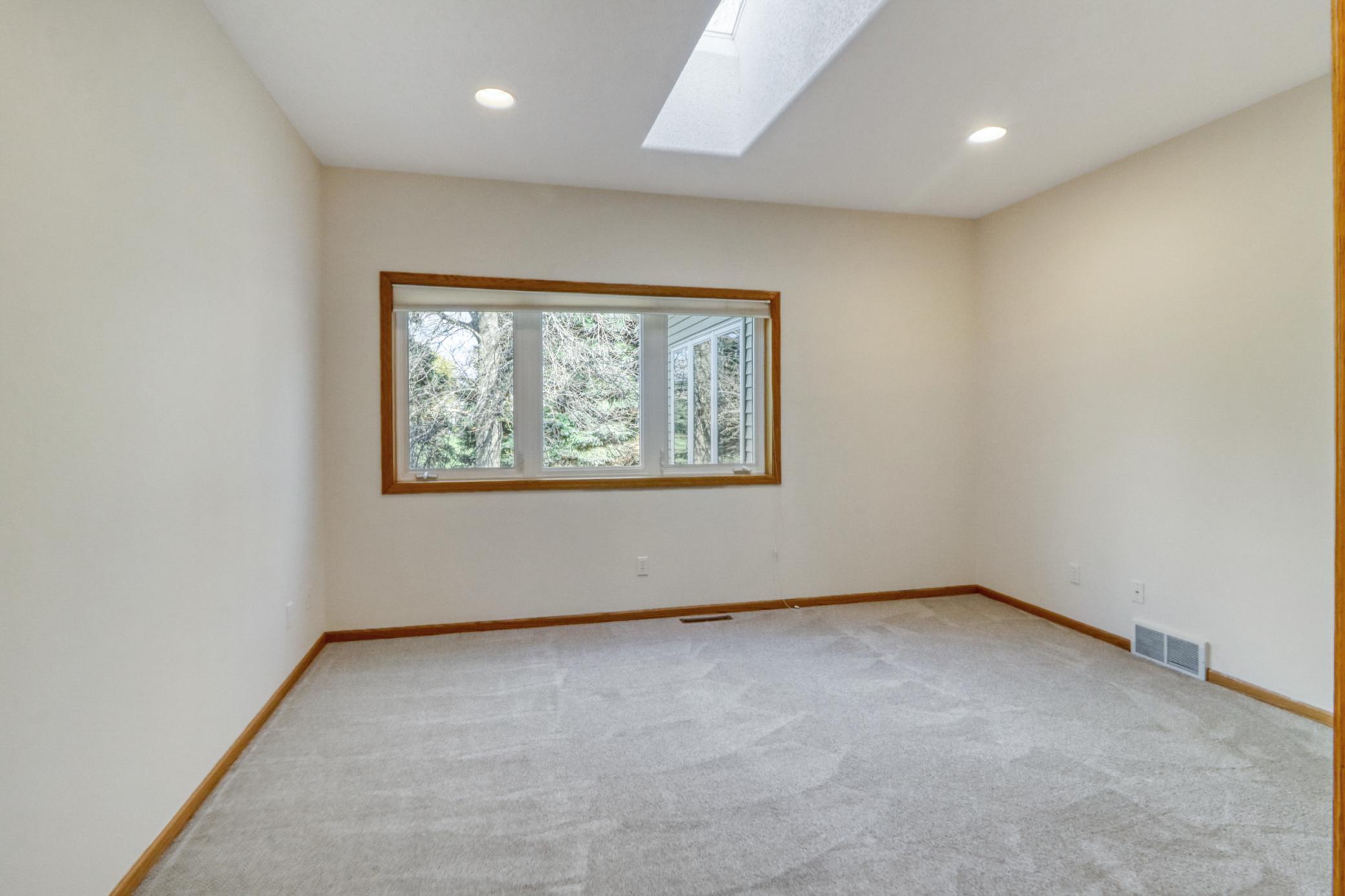 1999 twin home for sale at 318 44th Avenue S in Moorhead, MN — 5 bed, 3 bath (photo 33 of 71)
