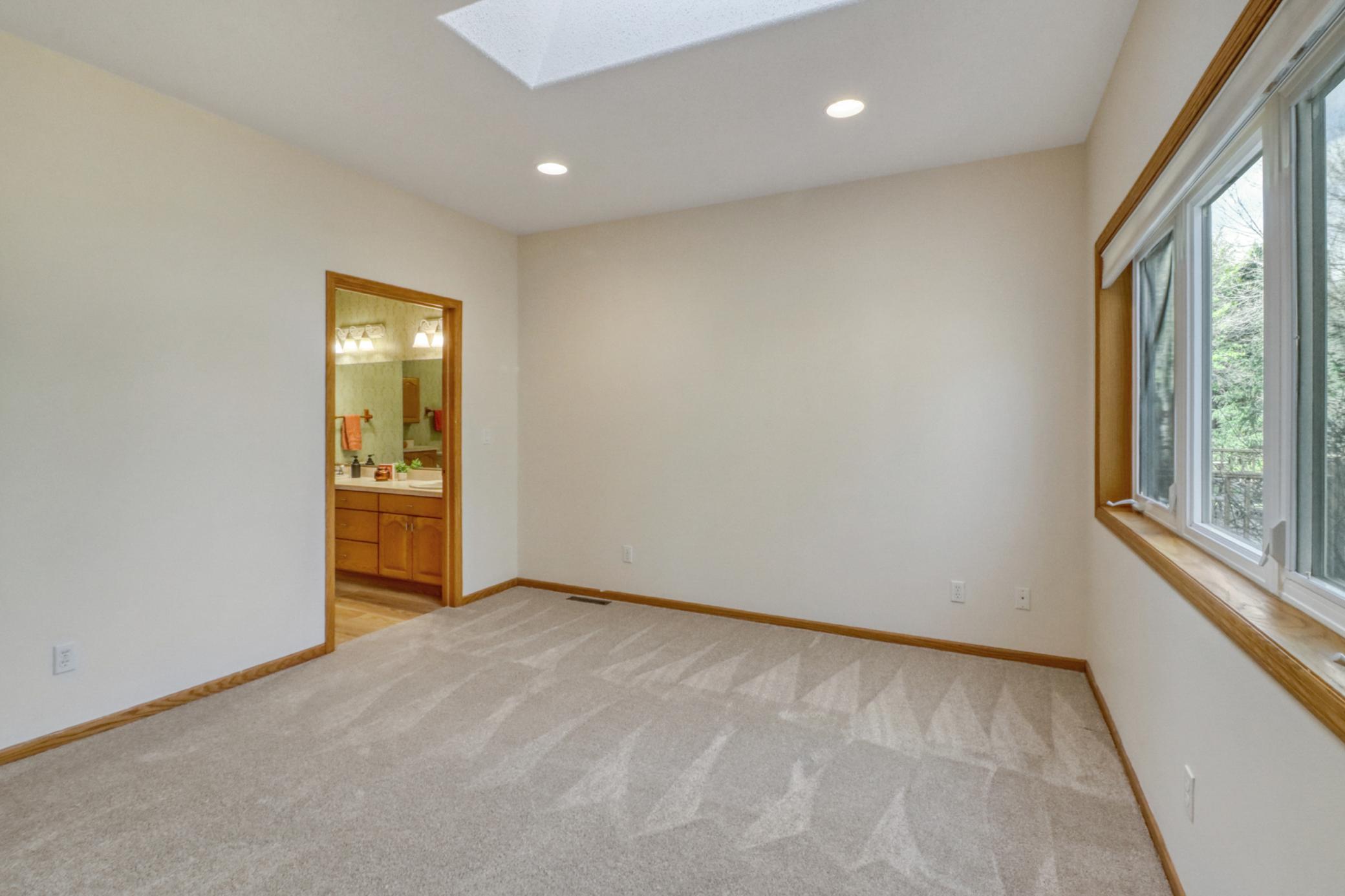 1999 twin home for sale at 318 44th Avenue S in Moorhead, MN — 5 bed, 3 bath (photo 34 of 71)