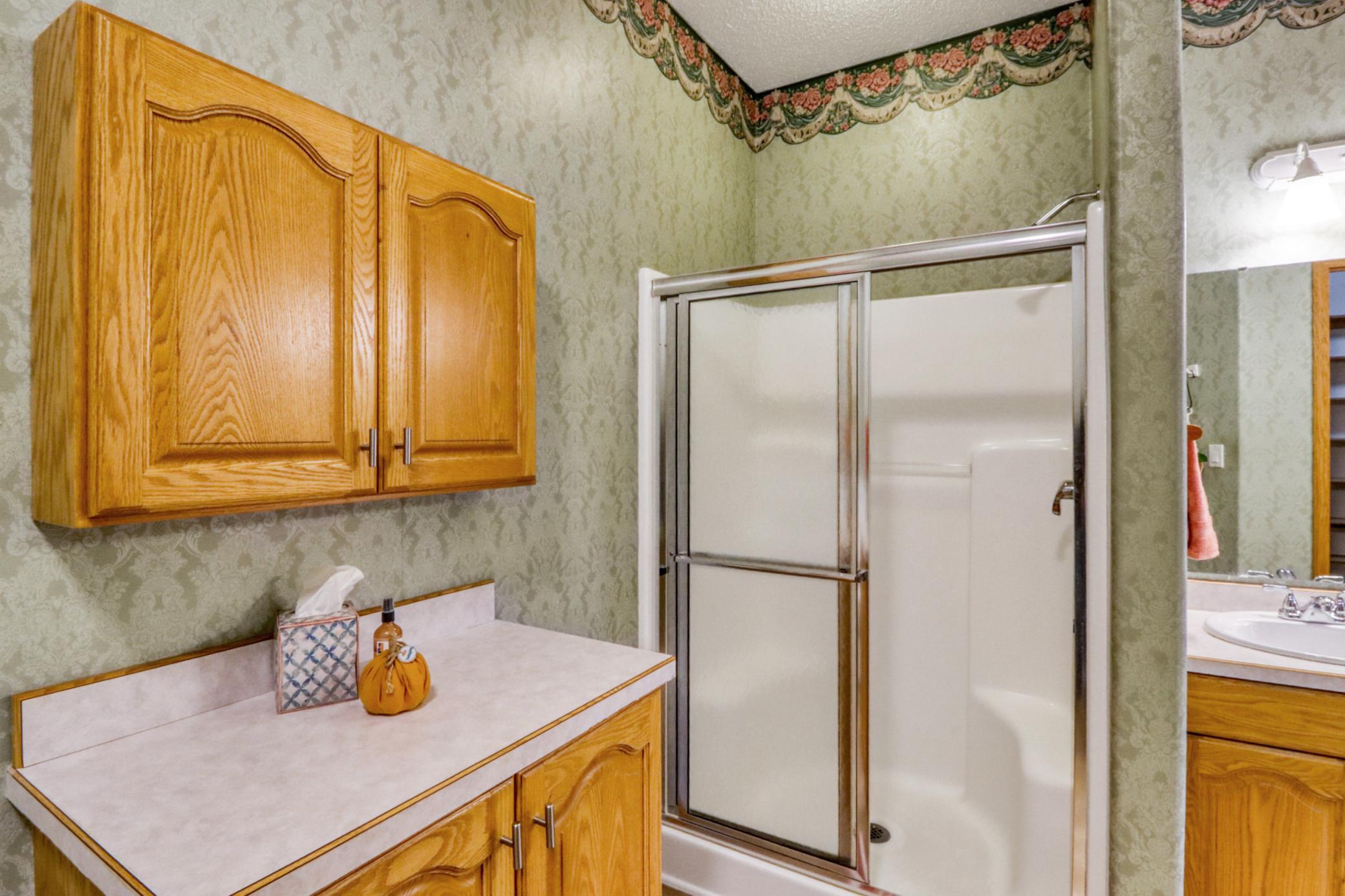 1999 twin home for sale at 318 44th Avenue S in Moorhead, MN — 5 bed, 3 bath (photo 37 of 71)