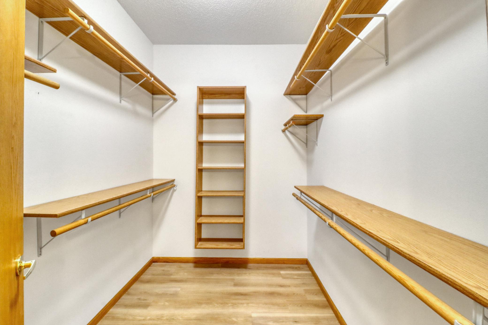 1999 twin home for sale at 318 44th Avenue S in Moorhead, MN — 5 bed, 3 bath (photo 41 of 71)
