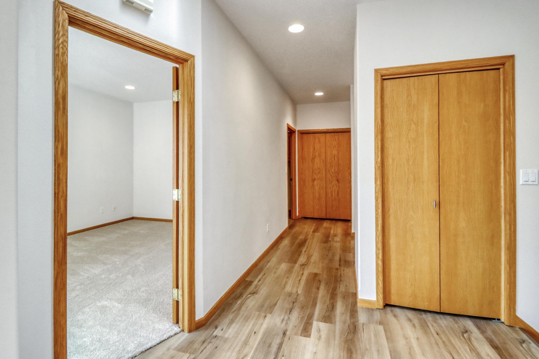 1999 twin home for sale at 318 44th Avenue S in Moorhead, MN — 5 bed, 3 bath (photo 43 of 71)