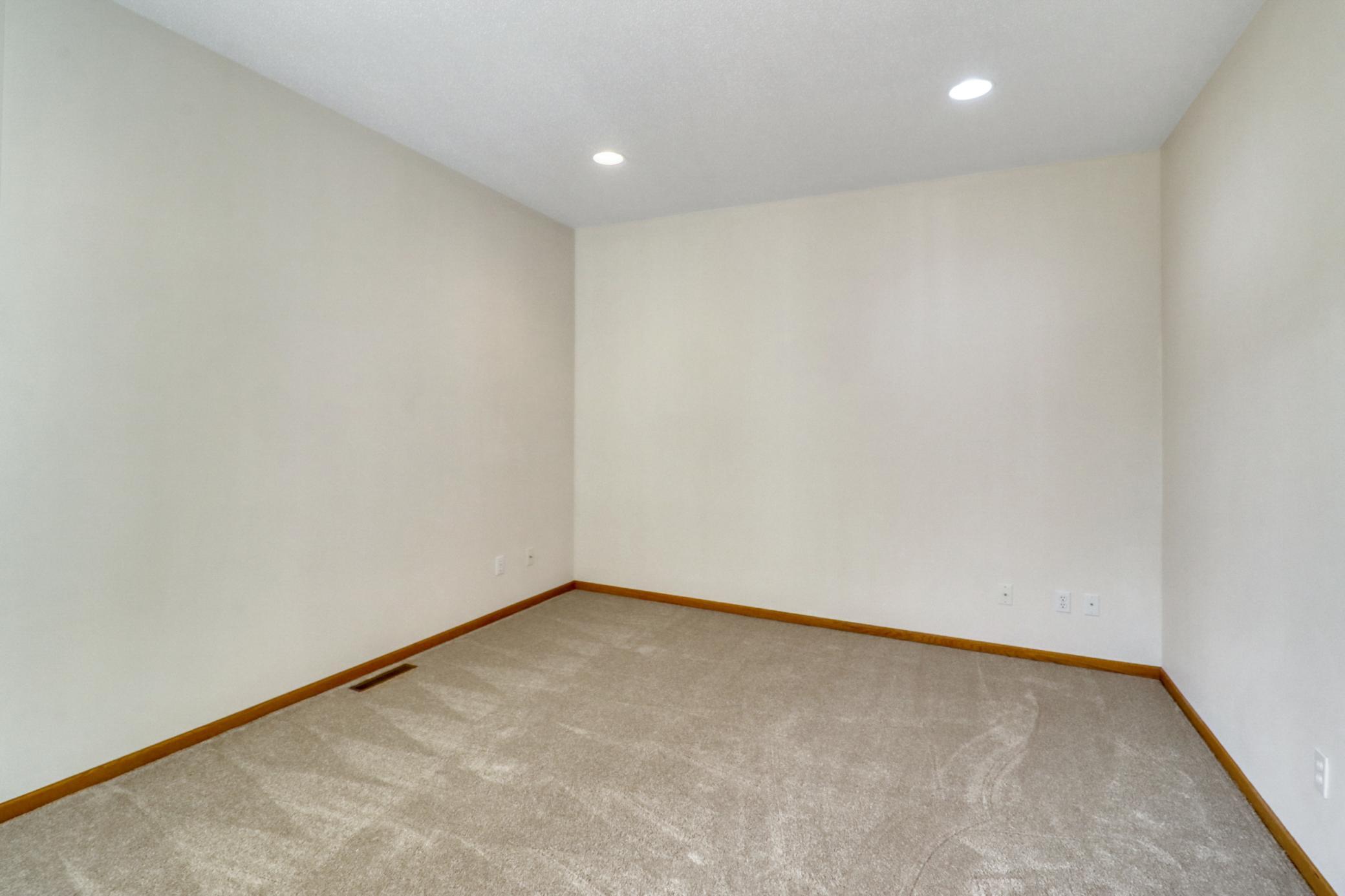 1999 twin home for sale at 318 44th Avenue S in Moorhead, MN — 5 bed, 3 bath (photo 47 of 71)
