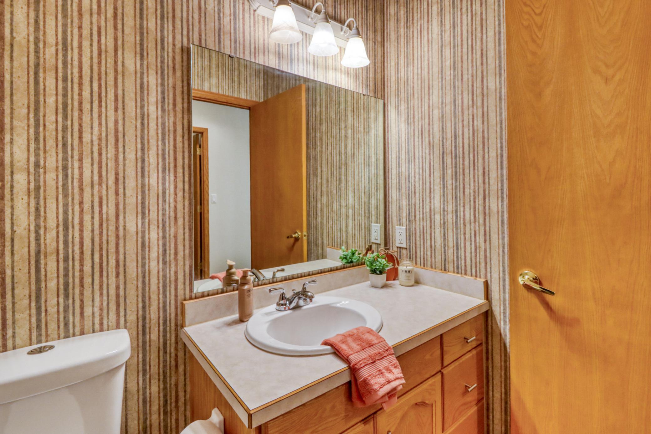 1999 twin home for sale at 318 44th Avenue S in Moorhead, MN — 5 bed, 3 bath (photo 49 of 71)