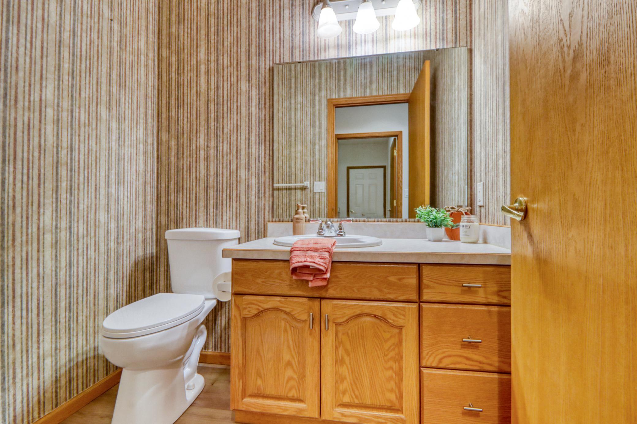 1999 twin home for sale at 318 44th Avenue S in Moorhead, MN — 5 bed, 3 bath (photo 50 of 71)