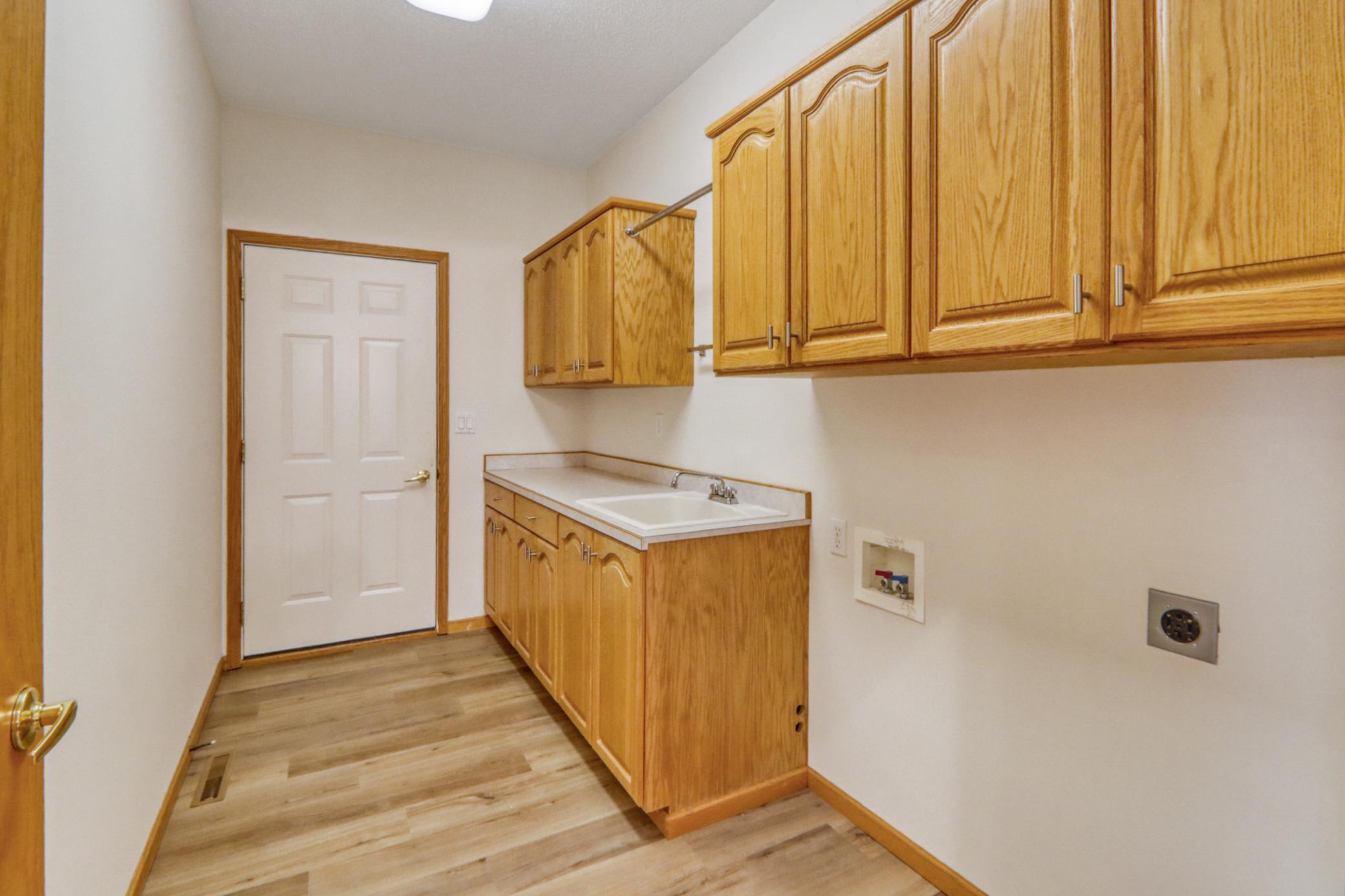 1999 twin home for sale at 318 44th Avenue S in Moorhead, MN — 5 bed, 3 bath (photo 52 of 71)