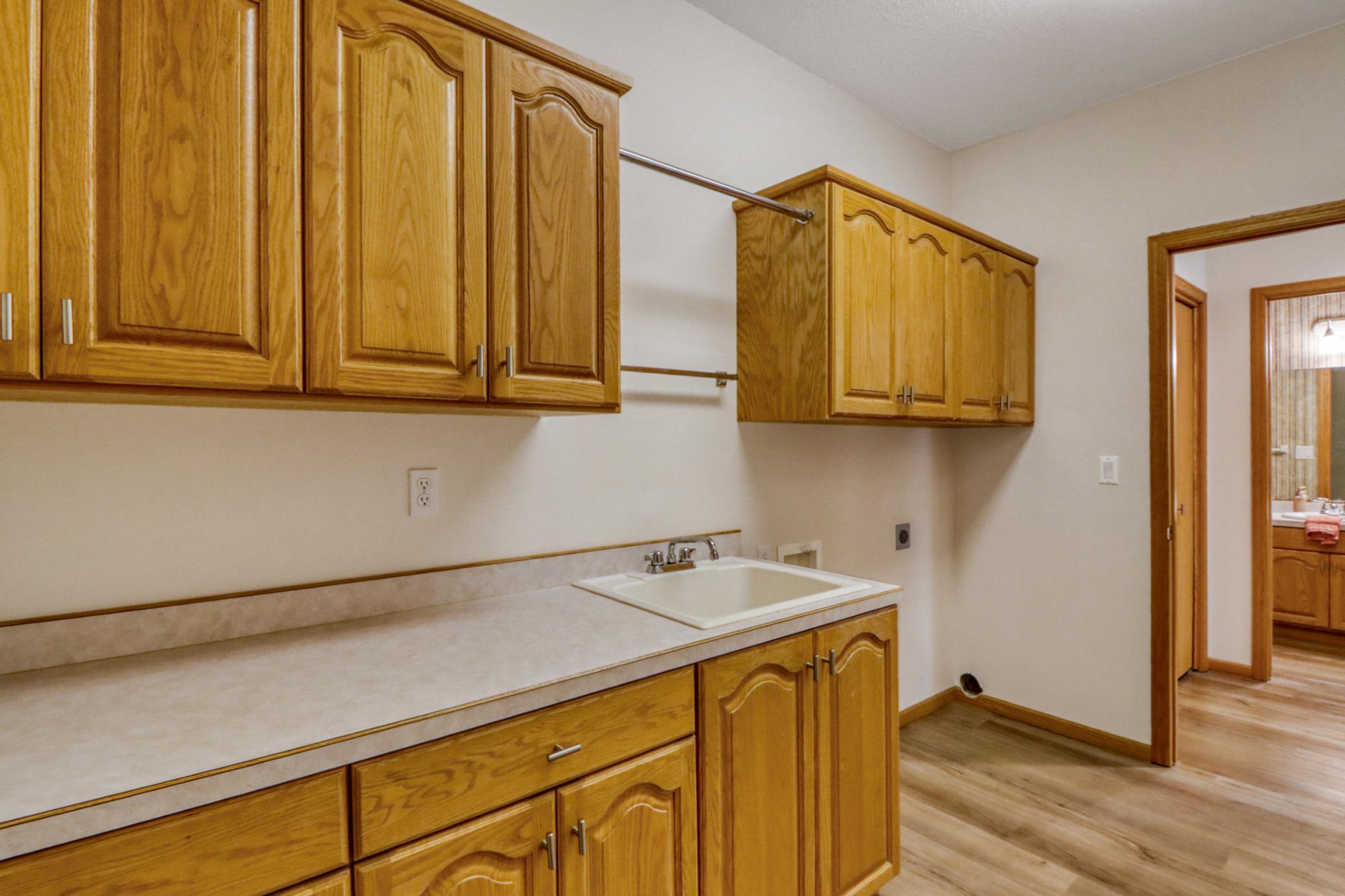 1999 twin home for sale at 318 44th Avenue S in Moorhead, MN — 5 bed, 3 bath (photo 53 of 71)