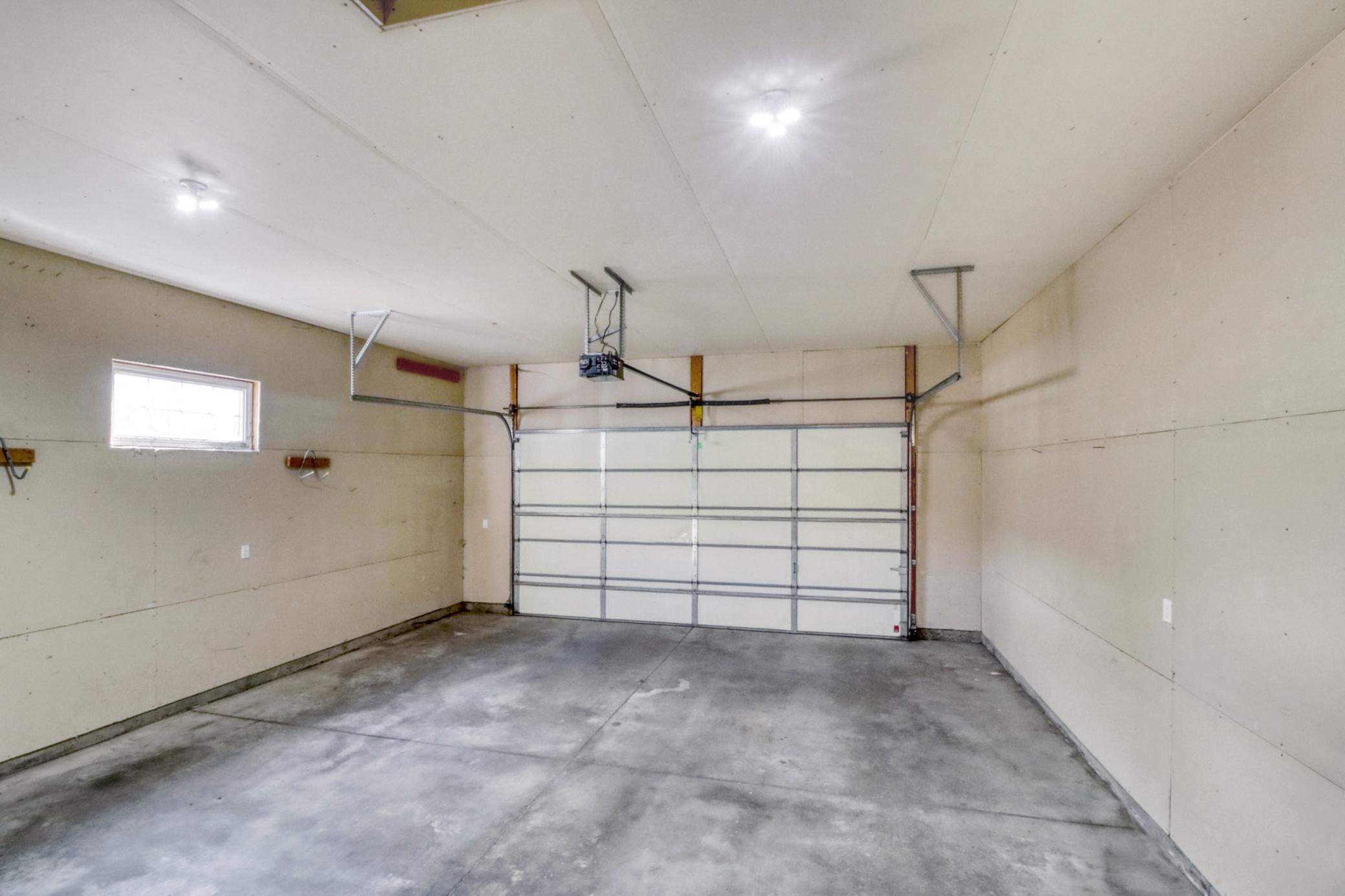 1999 twin home for sale at 318 44th Avenue S in Moorhead, MN — 5 bed, 3 bath (photo 54 of 71)