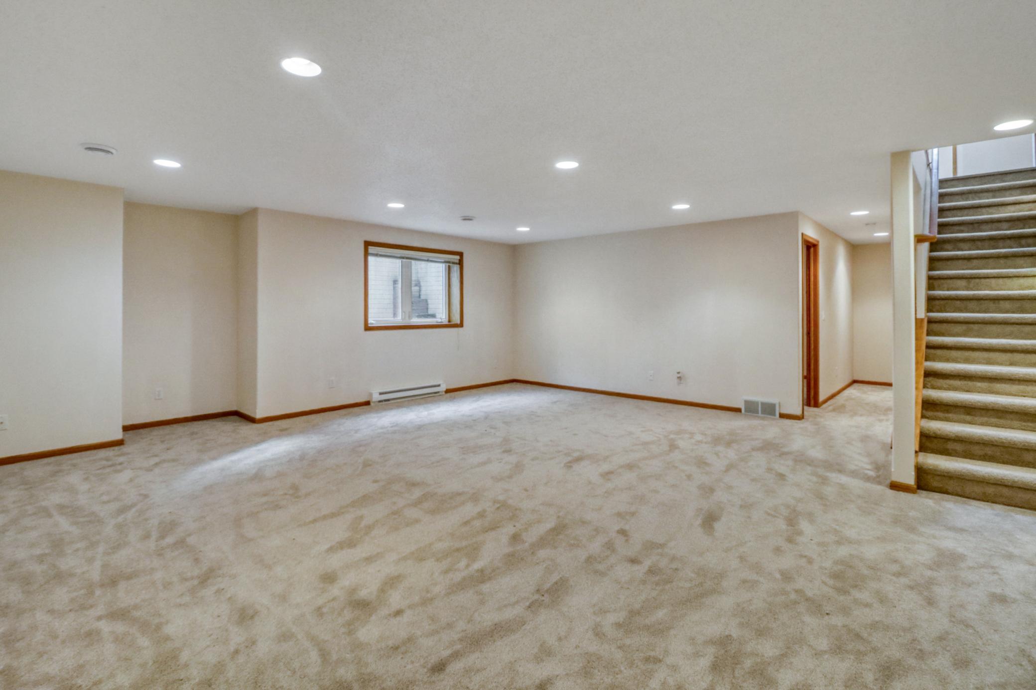 1999 twin home for sale at 318 44th Avenue S in Moorhead, MN — 5 bed, 3 bath (photo 56 of 71)