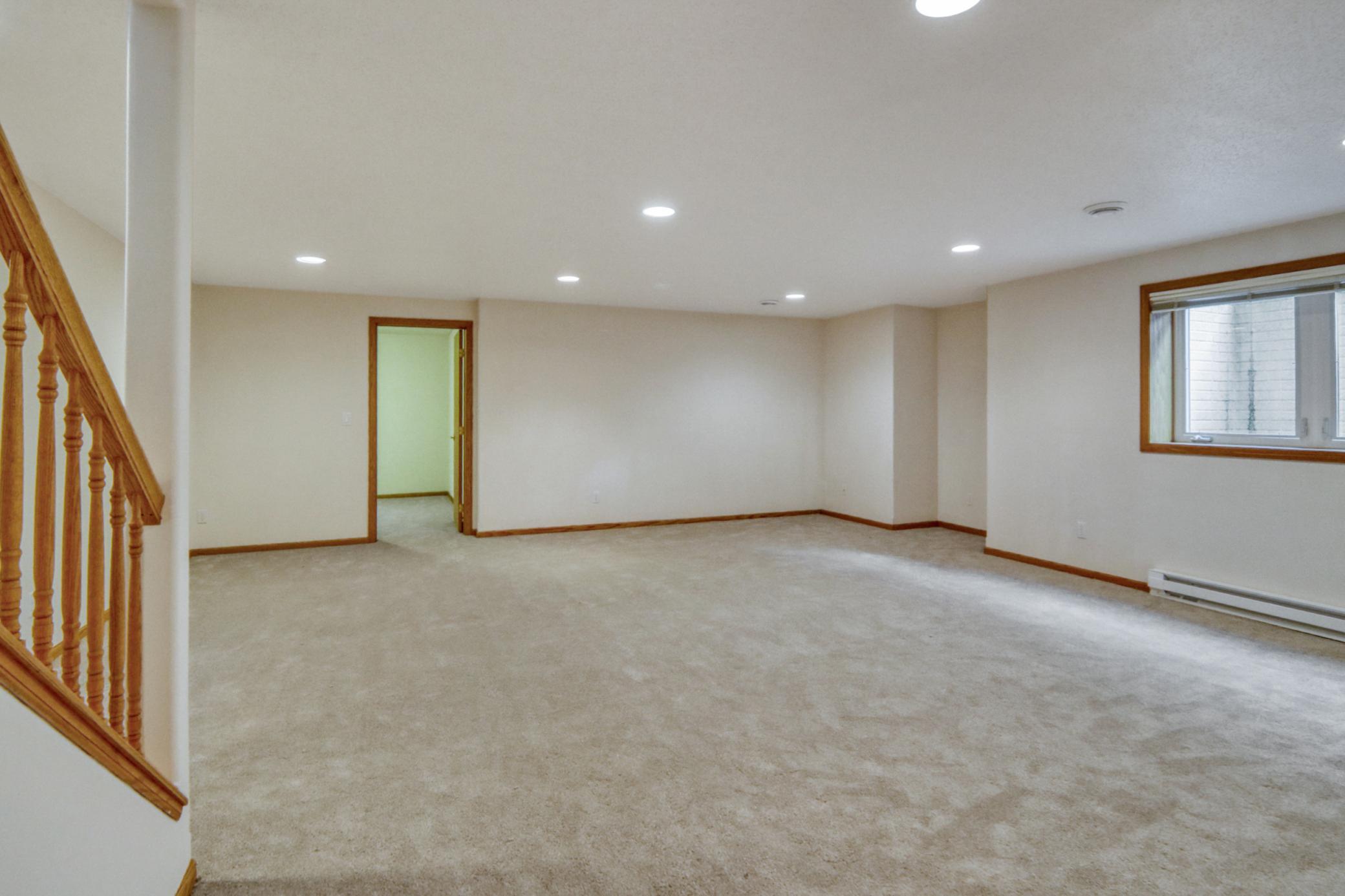 1999 twin home for sale at 318 44th Avenue S in Moorhead, MN — 5 bed, 3 bath (photo 57 of 71)