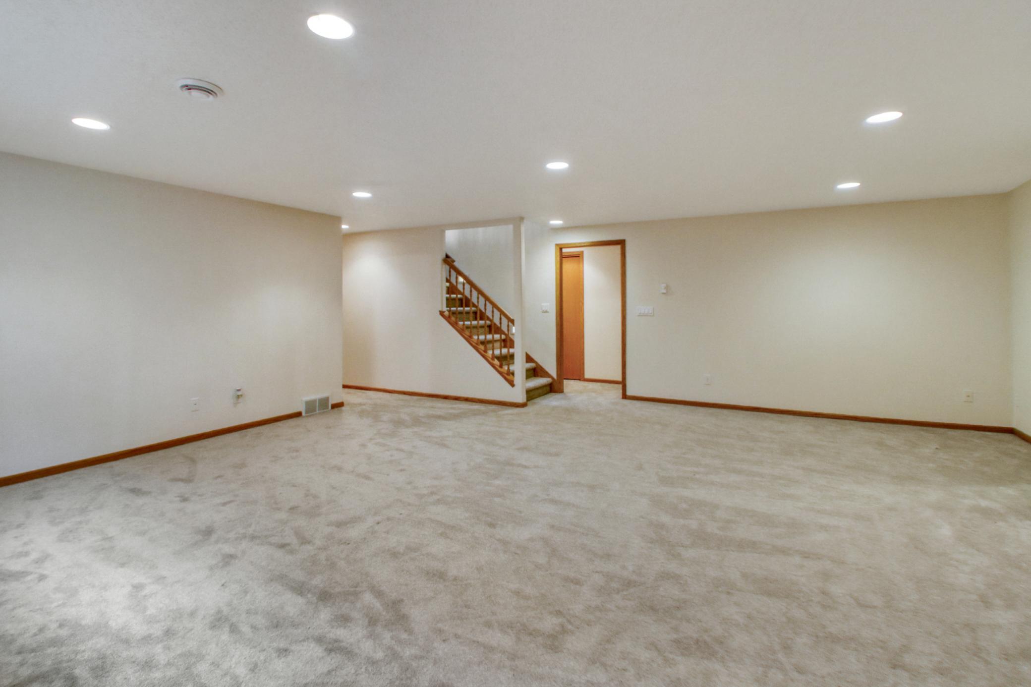 1999 twin home for sale at 318 44th Avenue S in Moorhead, MN — 5 bed, 3 bath (photo 59 of 71)