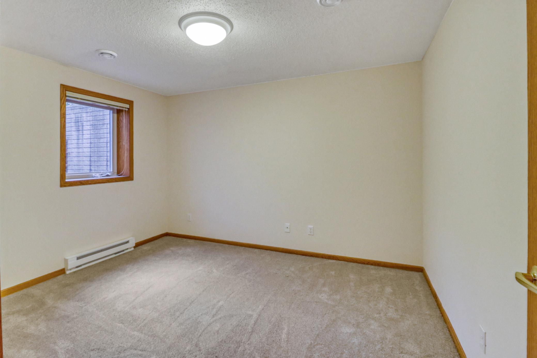 1999 twin home for sale at 318 44th Avenue S in Moorhead, MN — 5 bed, 3 bath (photo 61 of 71)
