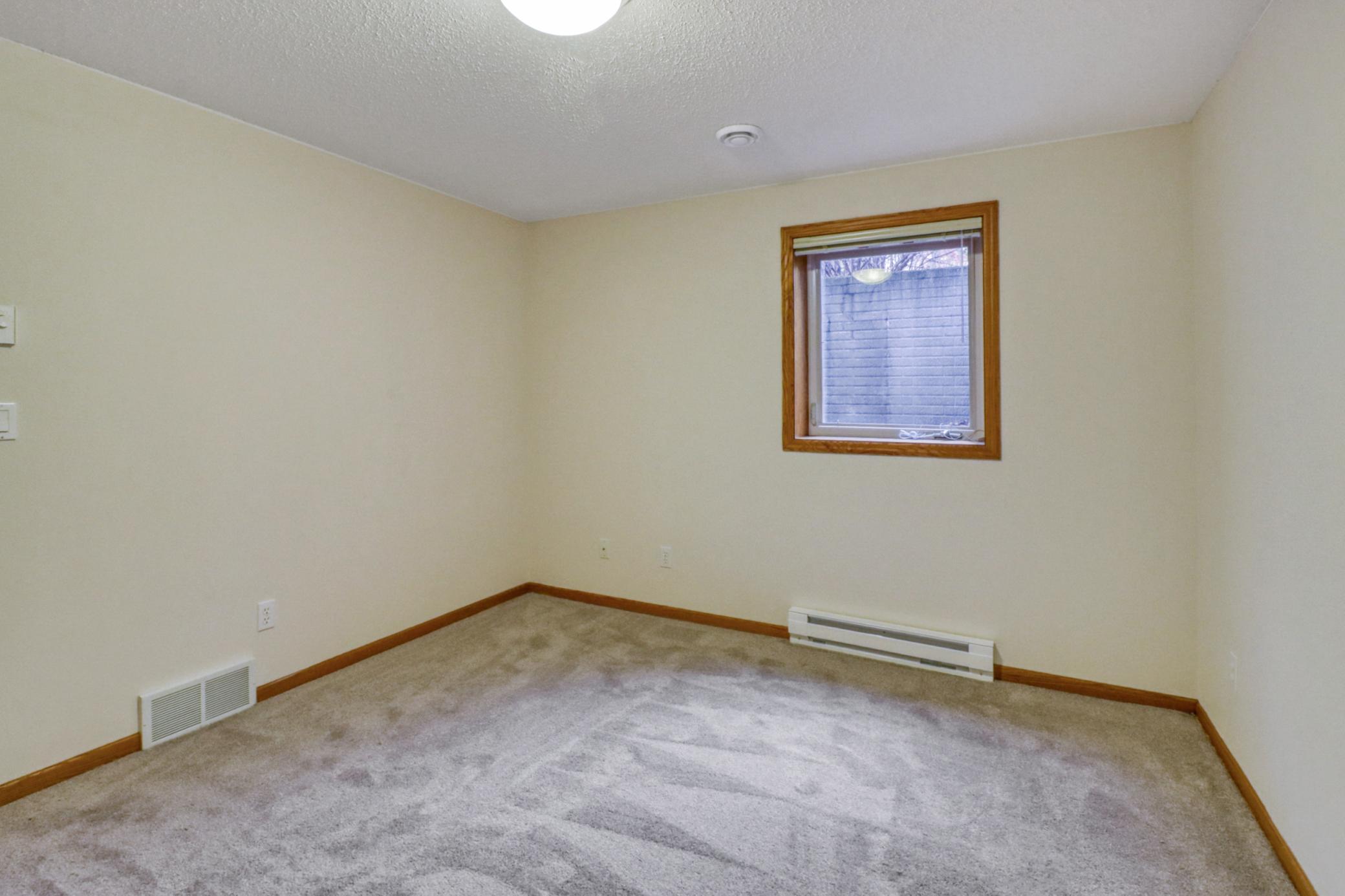1999 twin home for sale at 318 44th Avenue S in Moorhead, MN — 5 bed, 3 bath (photo 62 of 71)