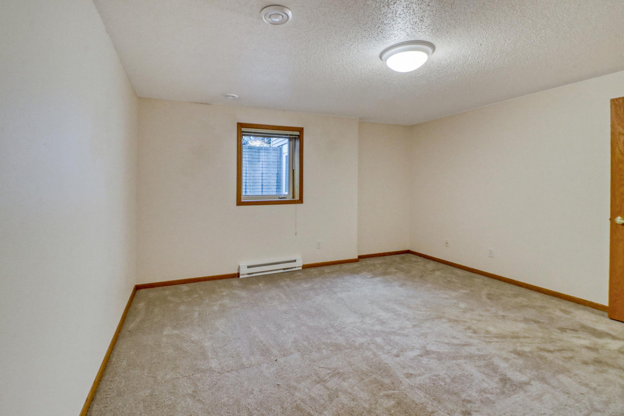 1999 twin home for sale at 318 44th Avenue S in Moorhead, MN — 5 bed, 3 bath (photo 63 of 71)