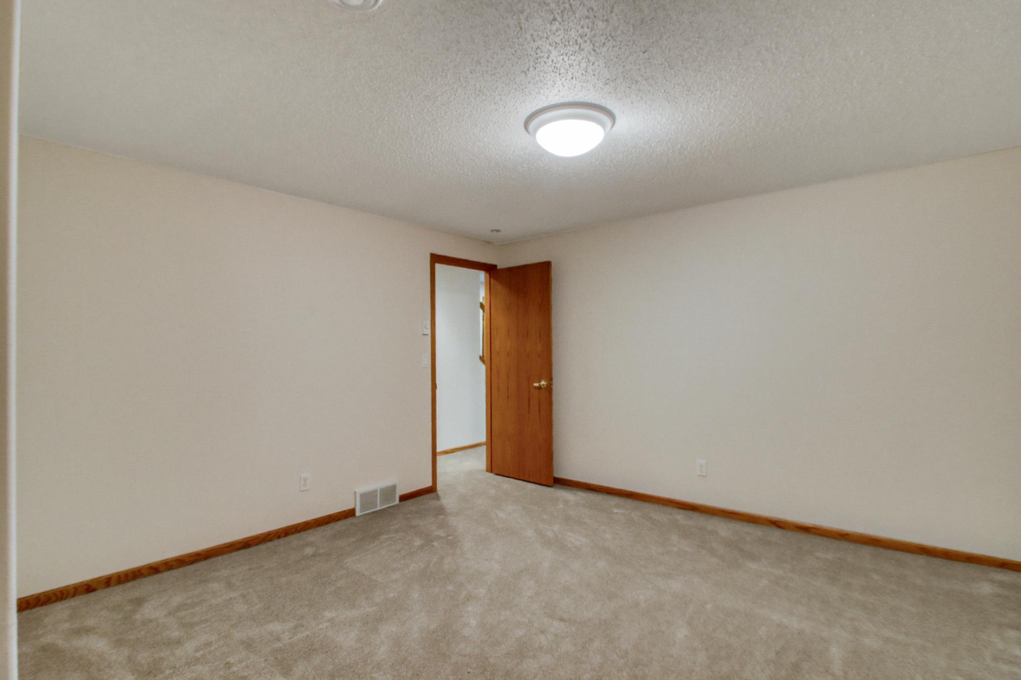 1999 twin home for sale at 318 44th Avenue S in Moorhead, MN — 5 bed, 3 bath (photo 66 of 71)