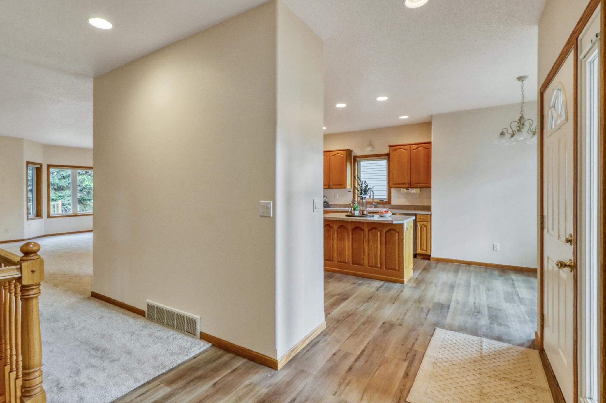 1999 twin home for sale at 318 44th Avenue S in Moorhead, MN — 5 bed, 3 bath (photo 10 of 71)