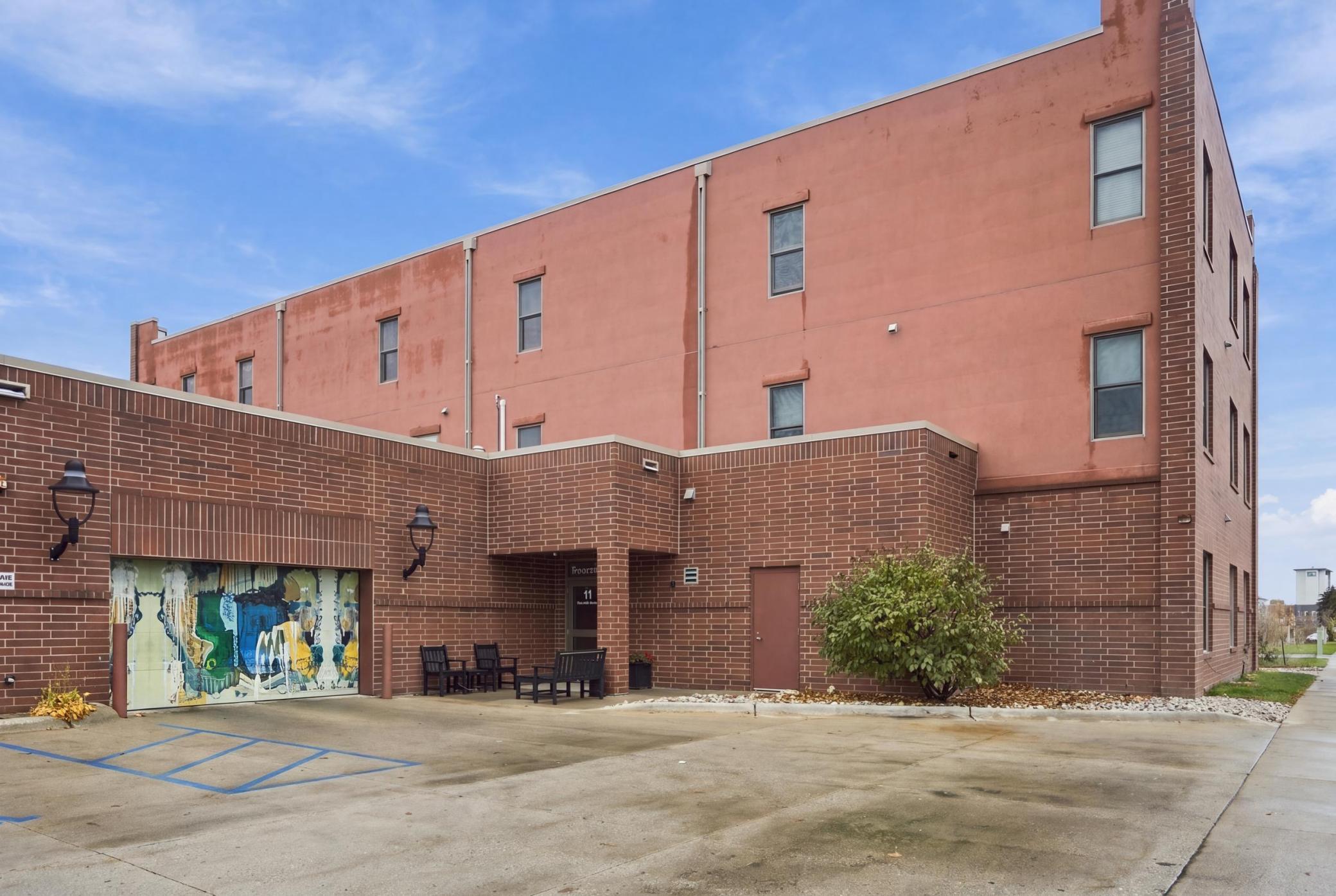 2007 condo for sale at 11 4th Street S, Unit 102 in Moorhead, MN — 2 bed, 2 bath (photo 2 of 19)